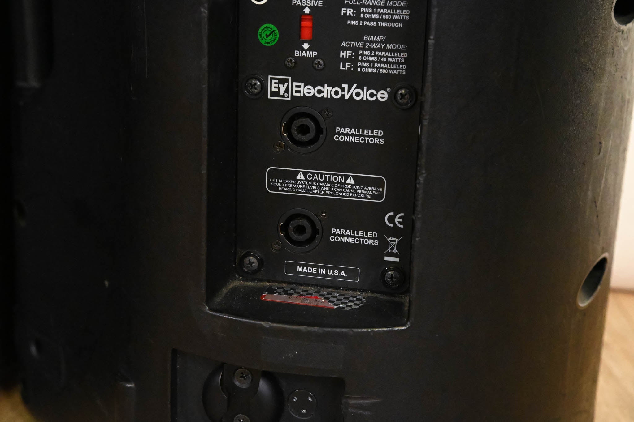Electro-Voice (EV) ZX5-60 15" Passive 600W Speaker (PAIR) w/ Road Case