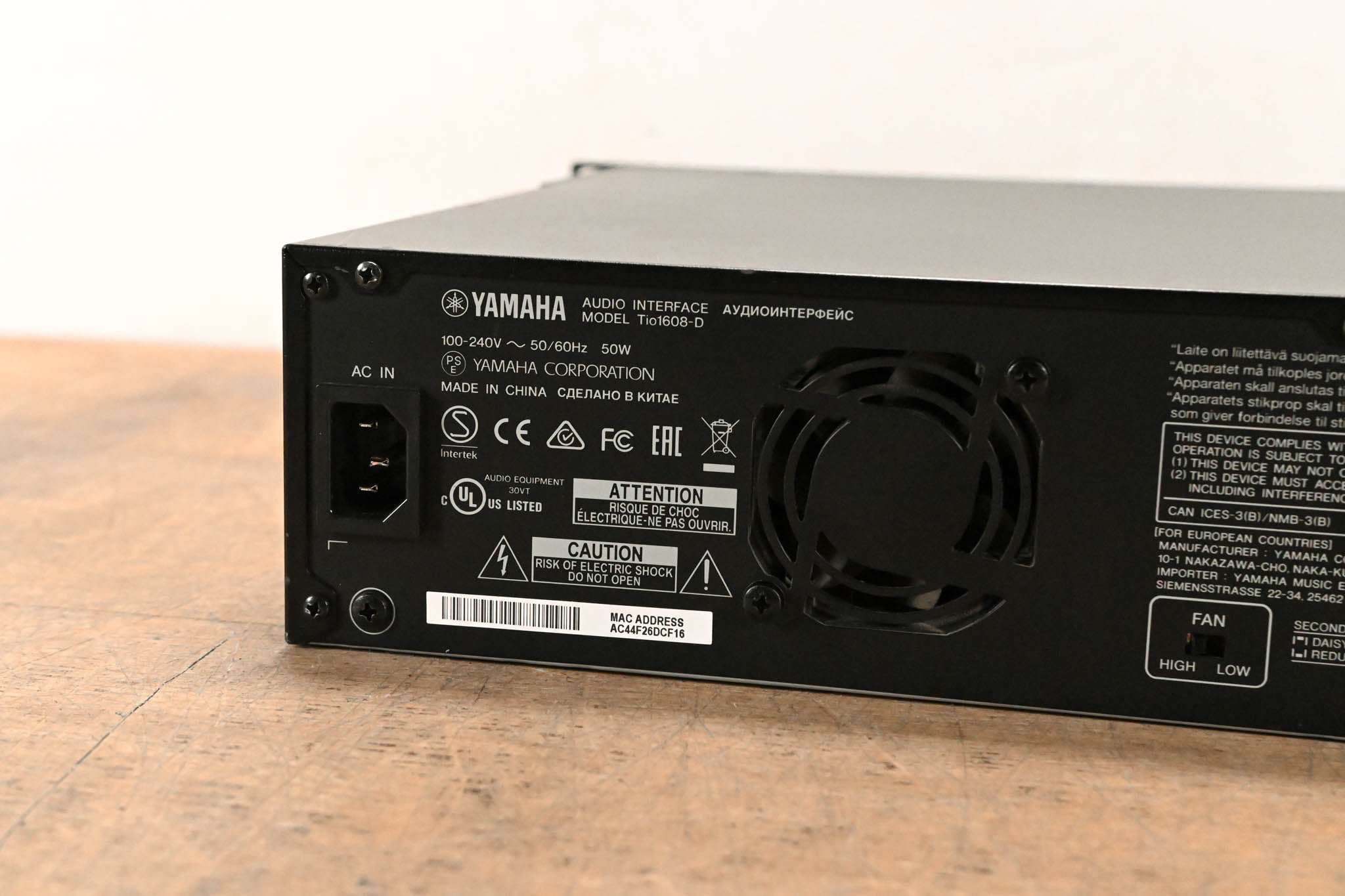 Yamaha Tio1608-D 16-Input/8-Output Dante Stagebox for TF Series Mixers