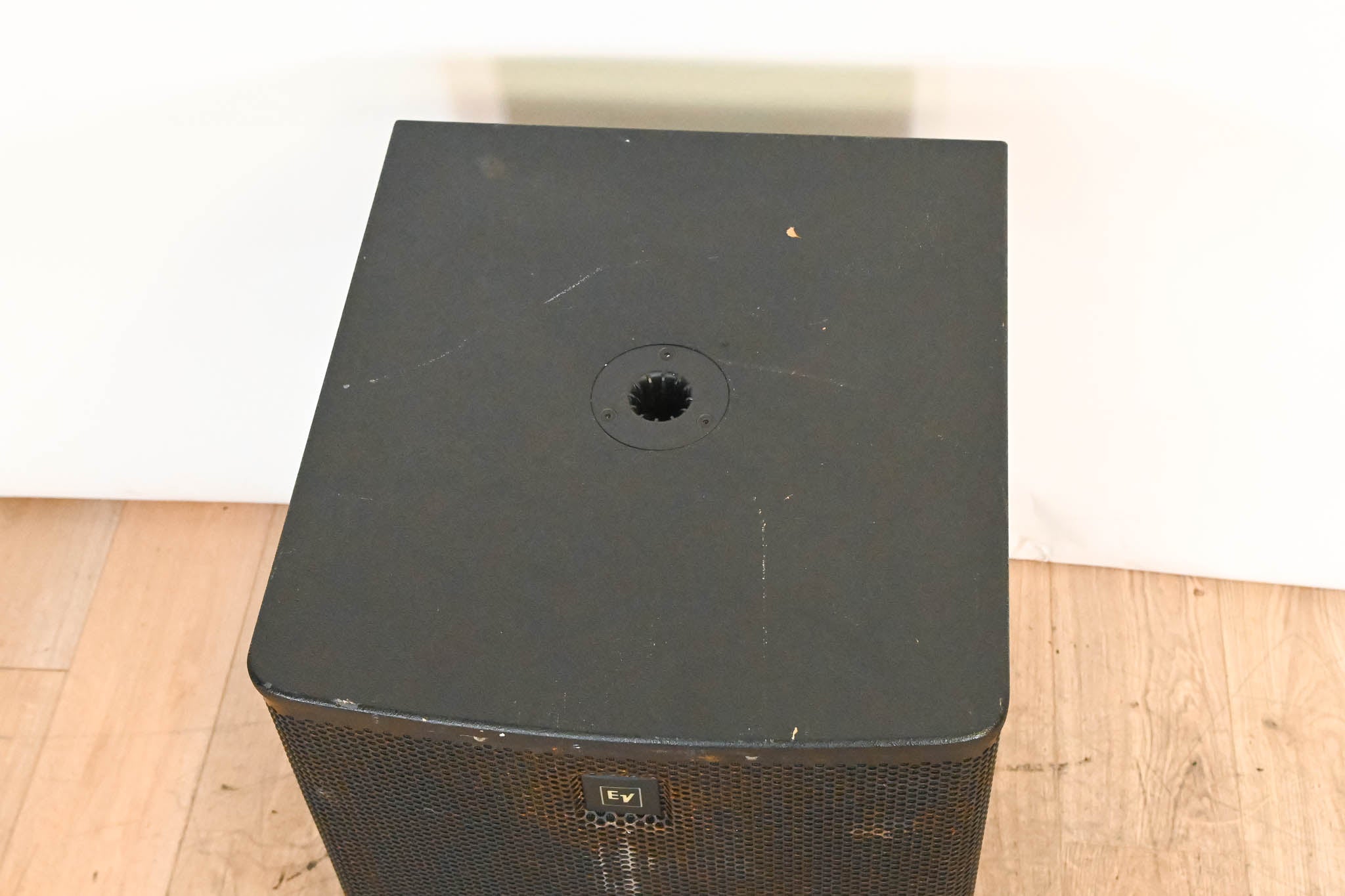 Electro-Voice (EV) ELX118P 700W 18" Powered Subwoofer