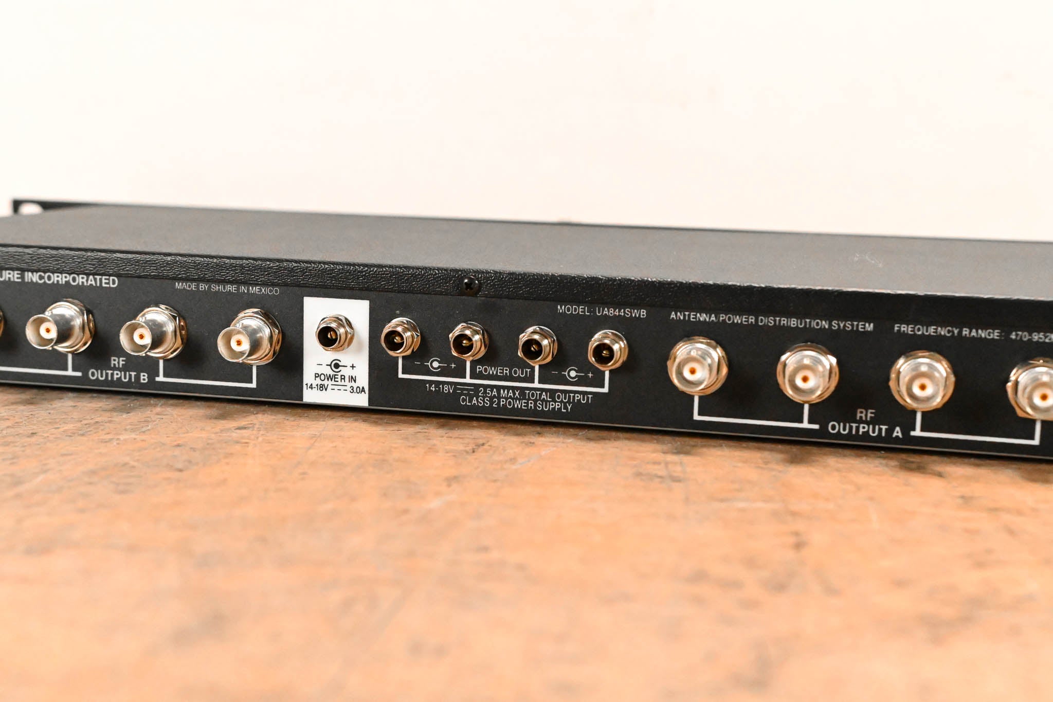 Shure UA844SWB Antenna Distribution System - 470-952 MHz NO POWER SUPPLY