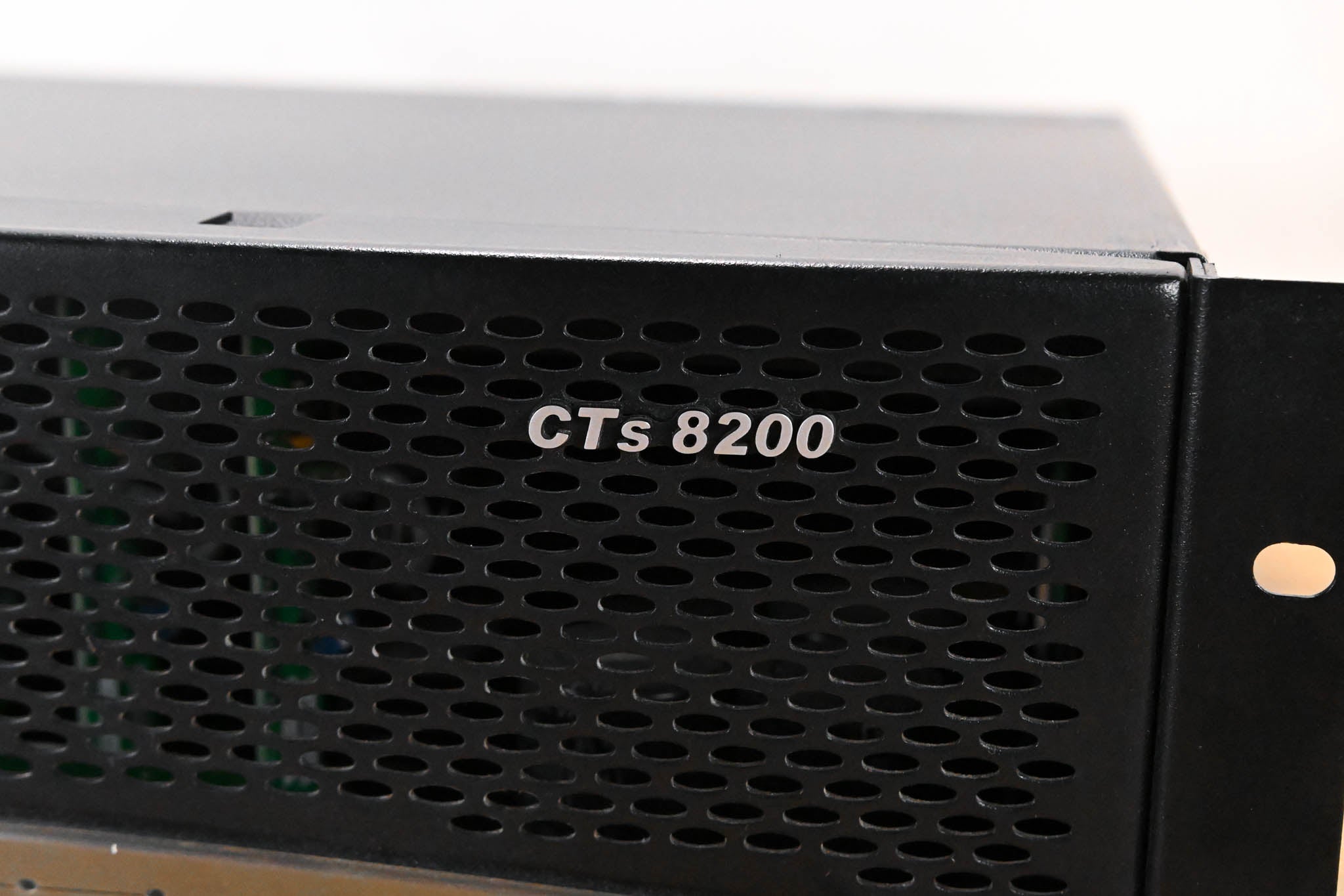 Crown CTs 8200 200W 8-Channel Power Amplifier