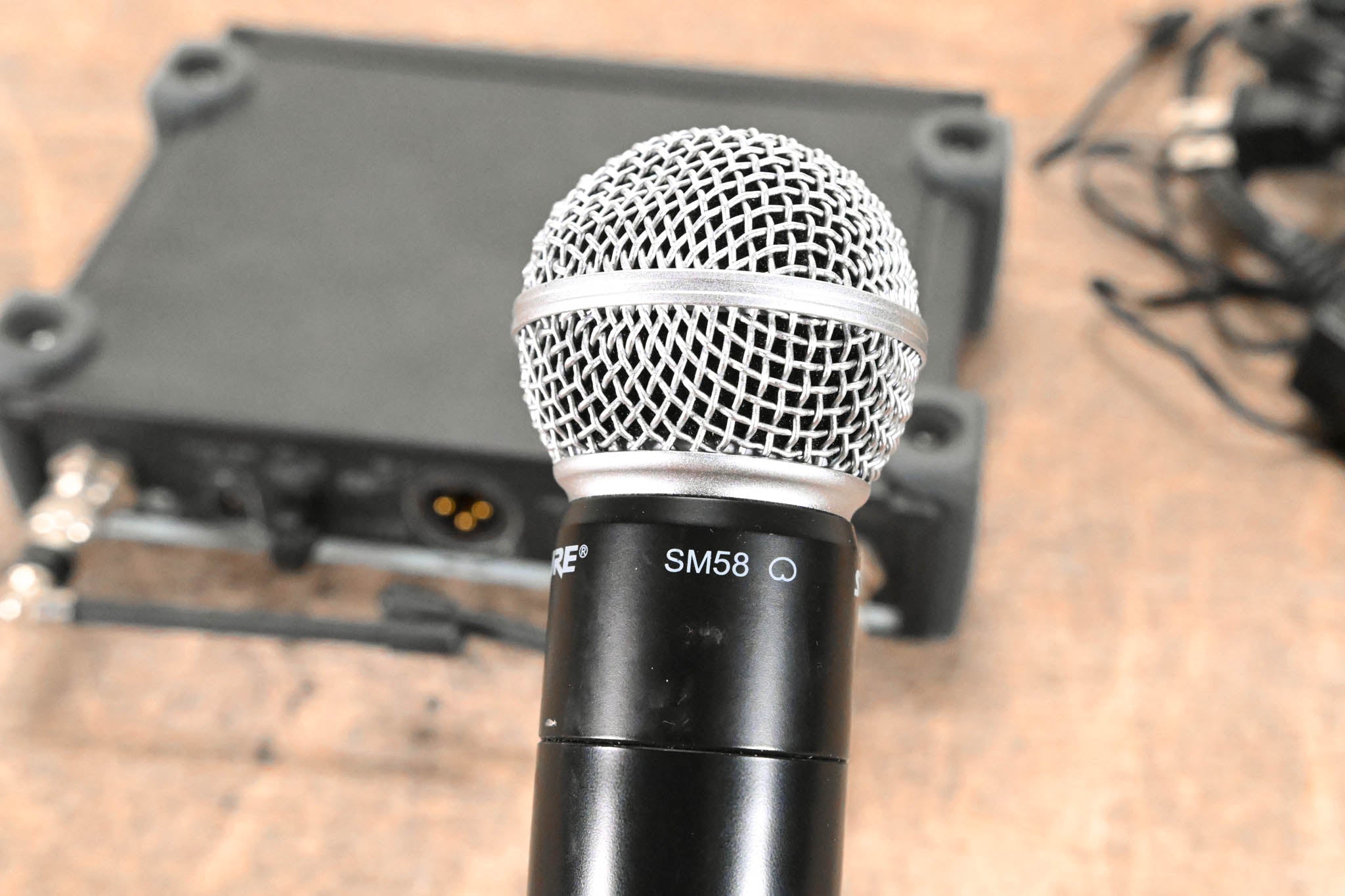 Shure SLX24/SM58 Handheld Wireless System - L4 Band: 638-662 MHz