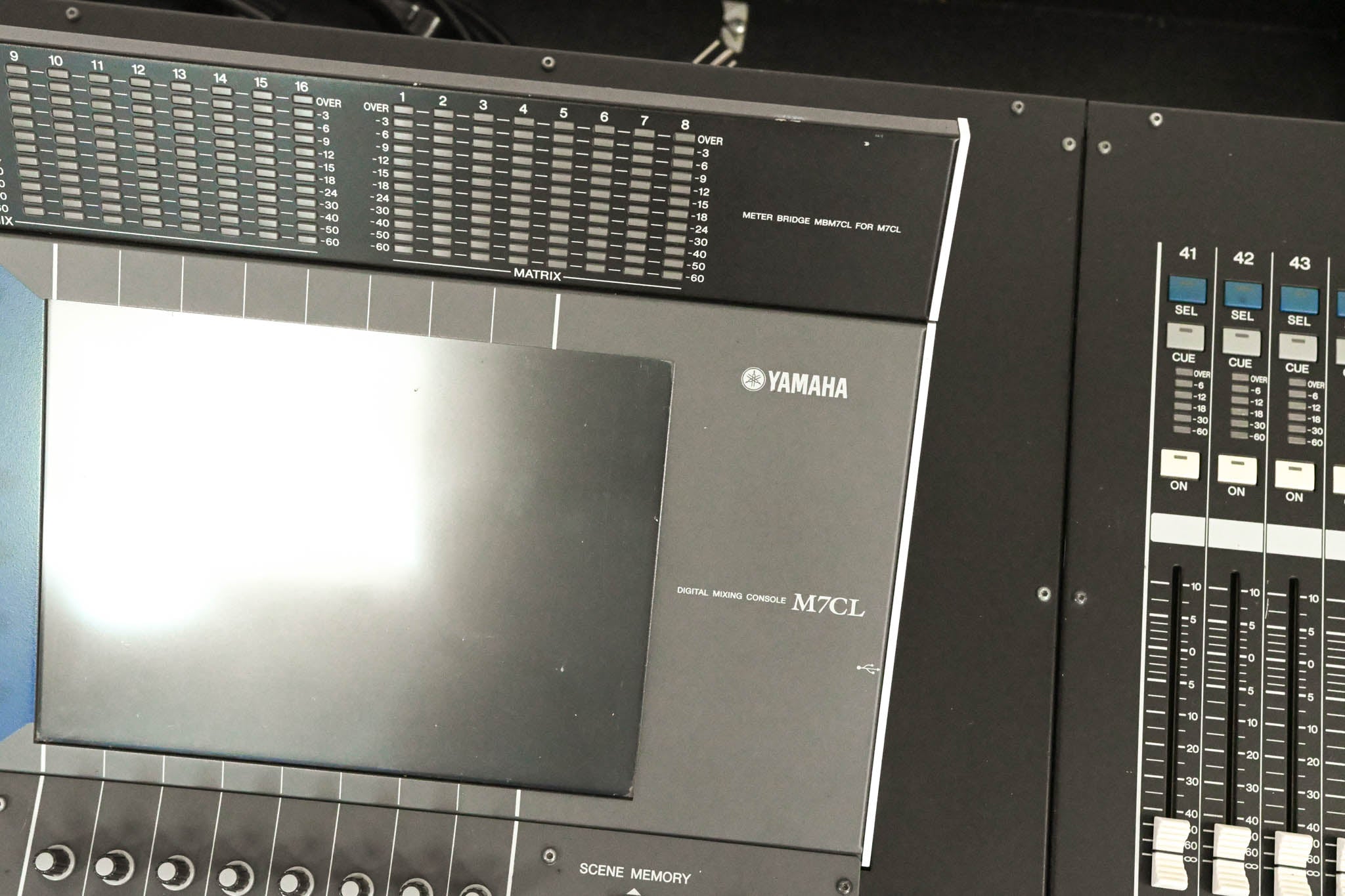 Yamaha M7CL-48 48-Channel Digital Audio Mixing Console with Road Case