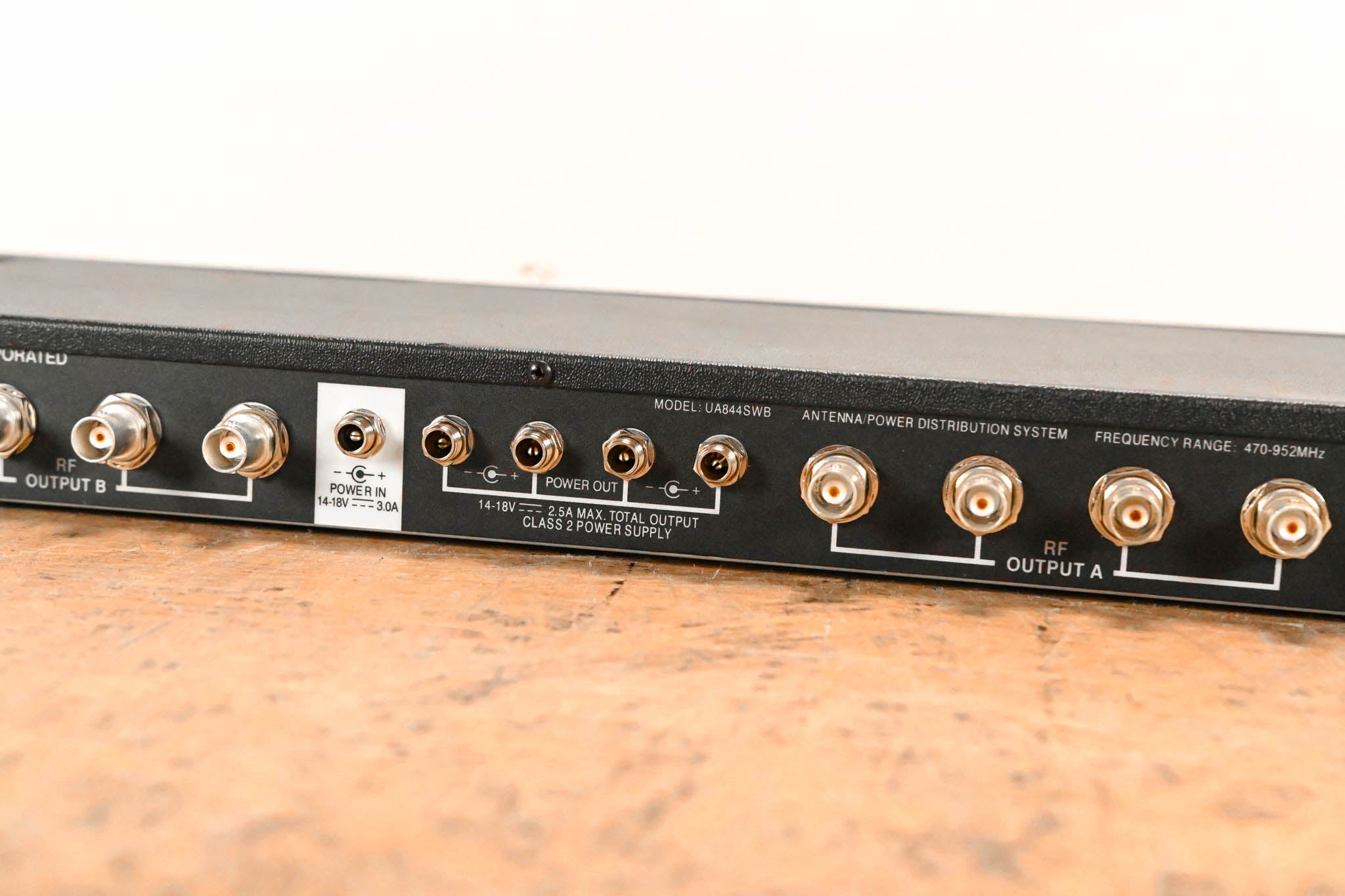 Shure UA844SWB Antenna Distribution System - 470-952 MHz NO POWER SUPPLY