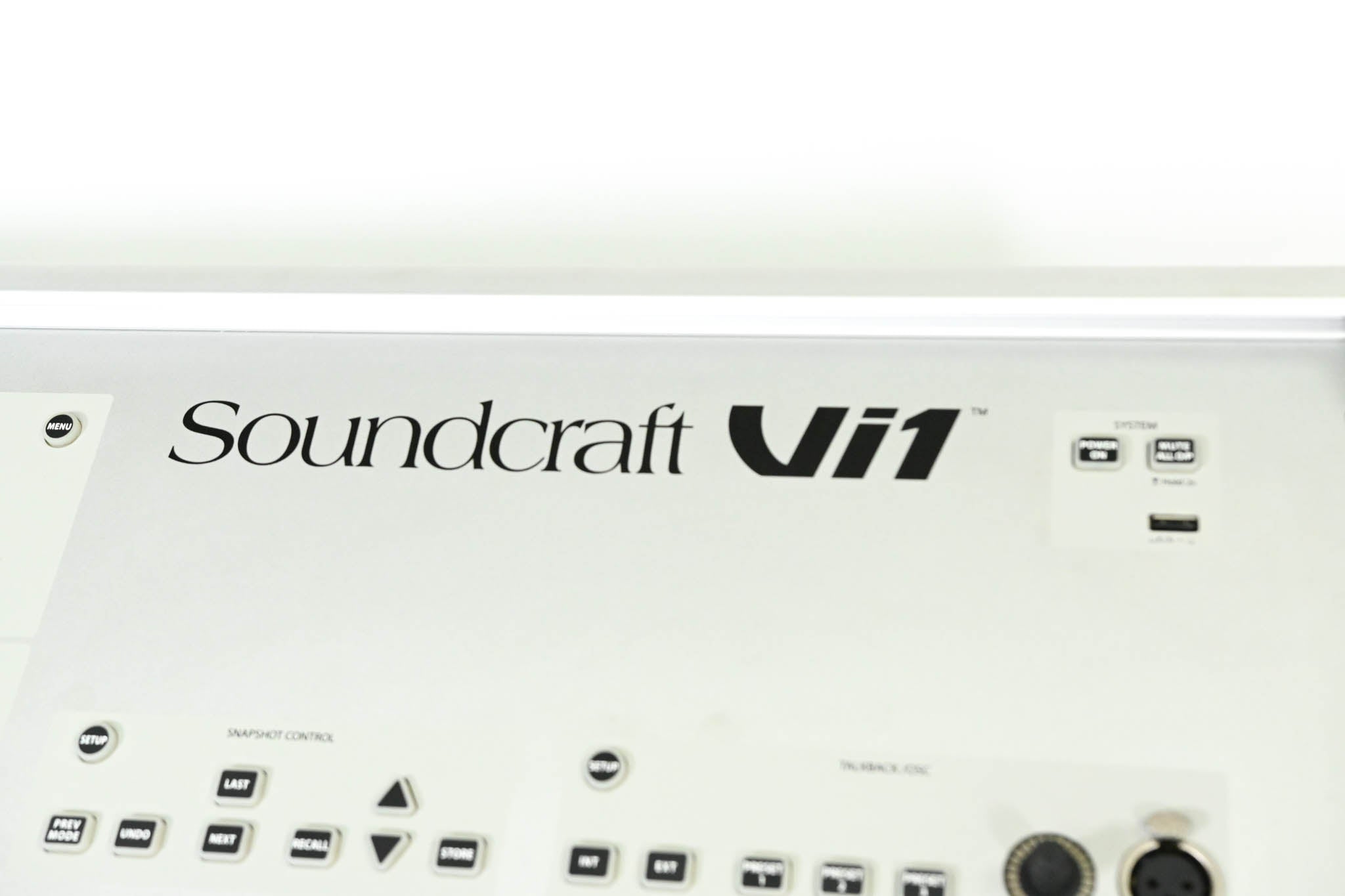 Soundcraft Vi1 32-Channel Digital Mixing Console with Road Case