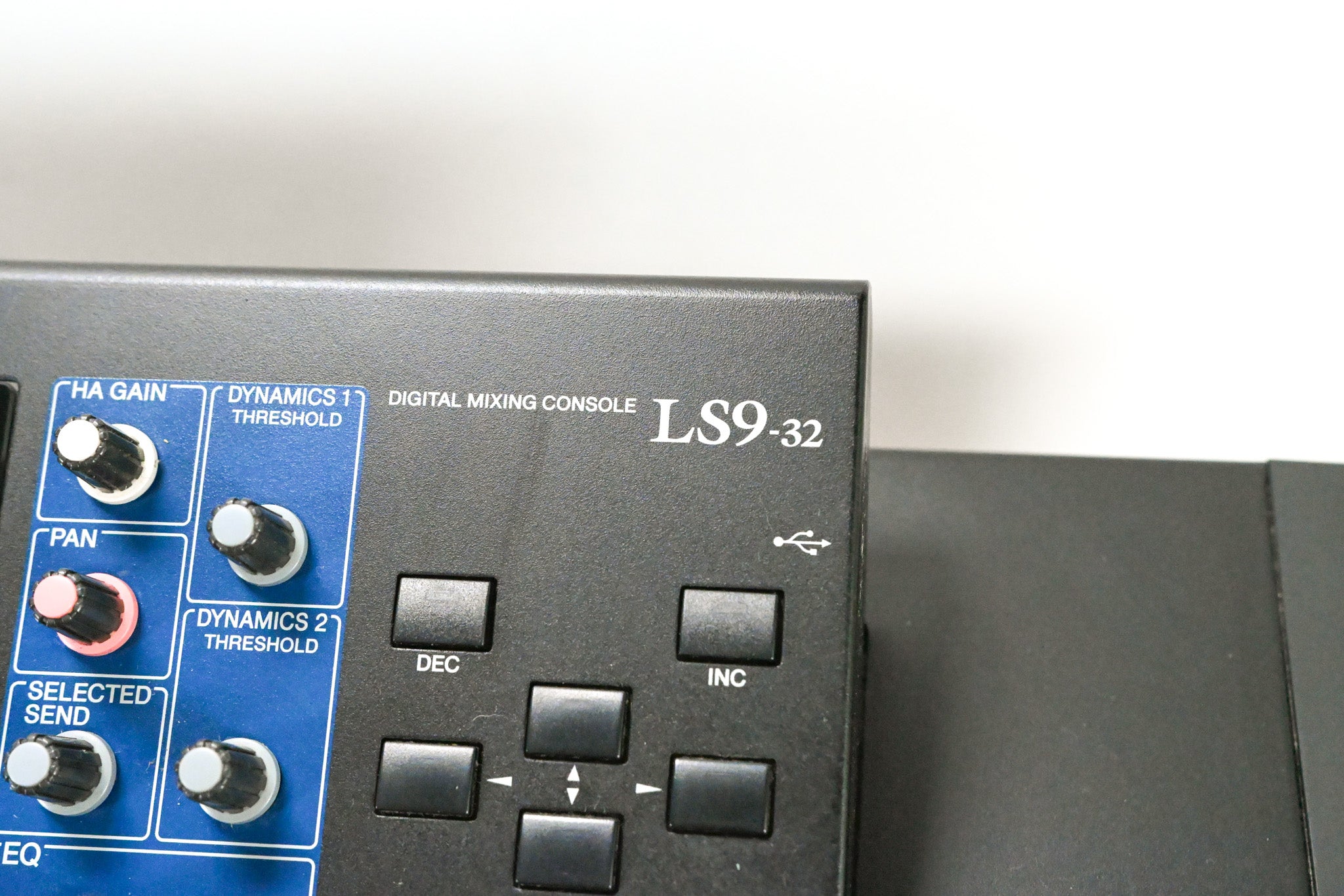 Yamaha LS9-32 32-Input Digital Mixing Console