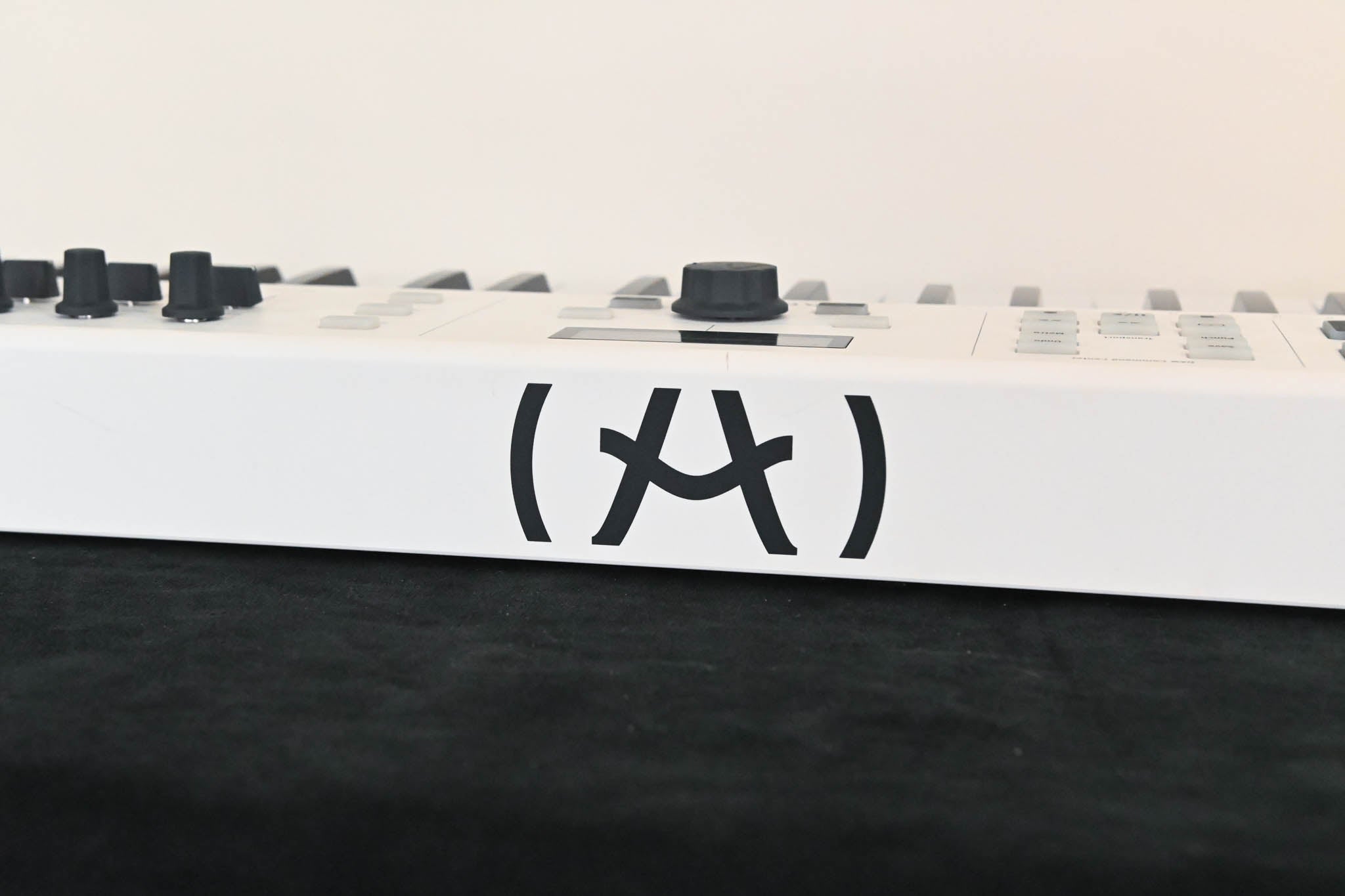 Arturia KeyLab Essential 61 MIDI Controller - White (NO POWER SUPPLY)