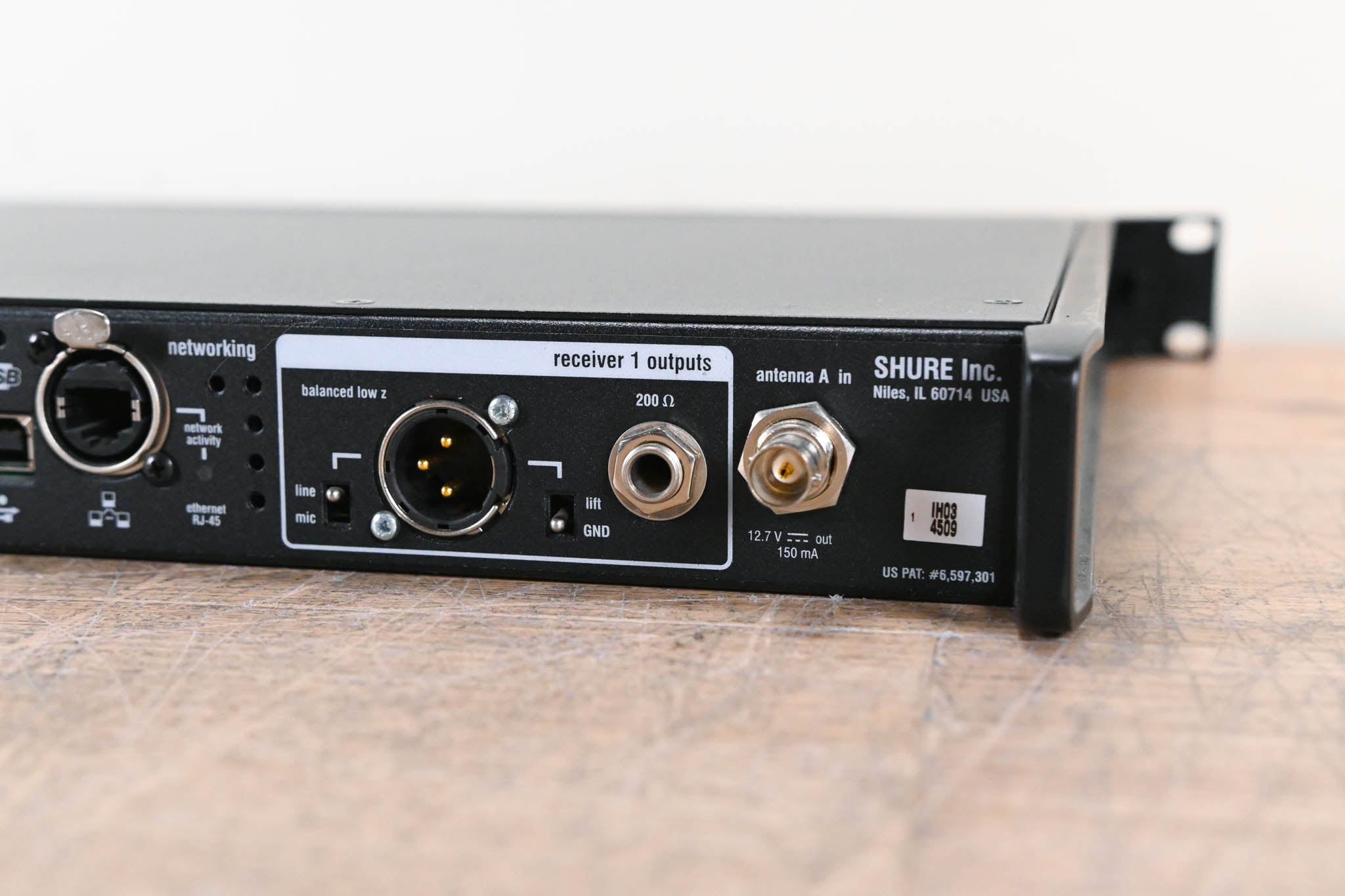 Shure UR4D Dual Wireless Receiver - H4 Band: 518-578 MHz