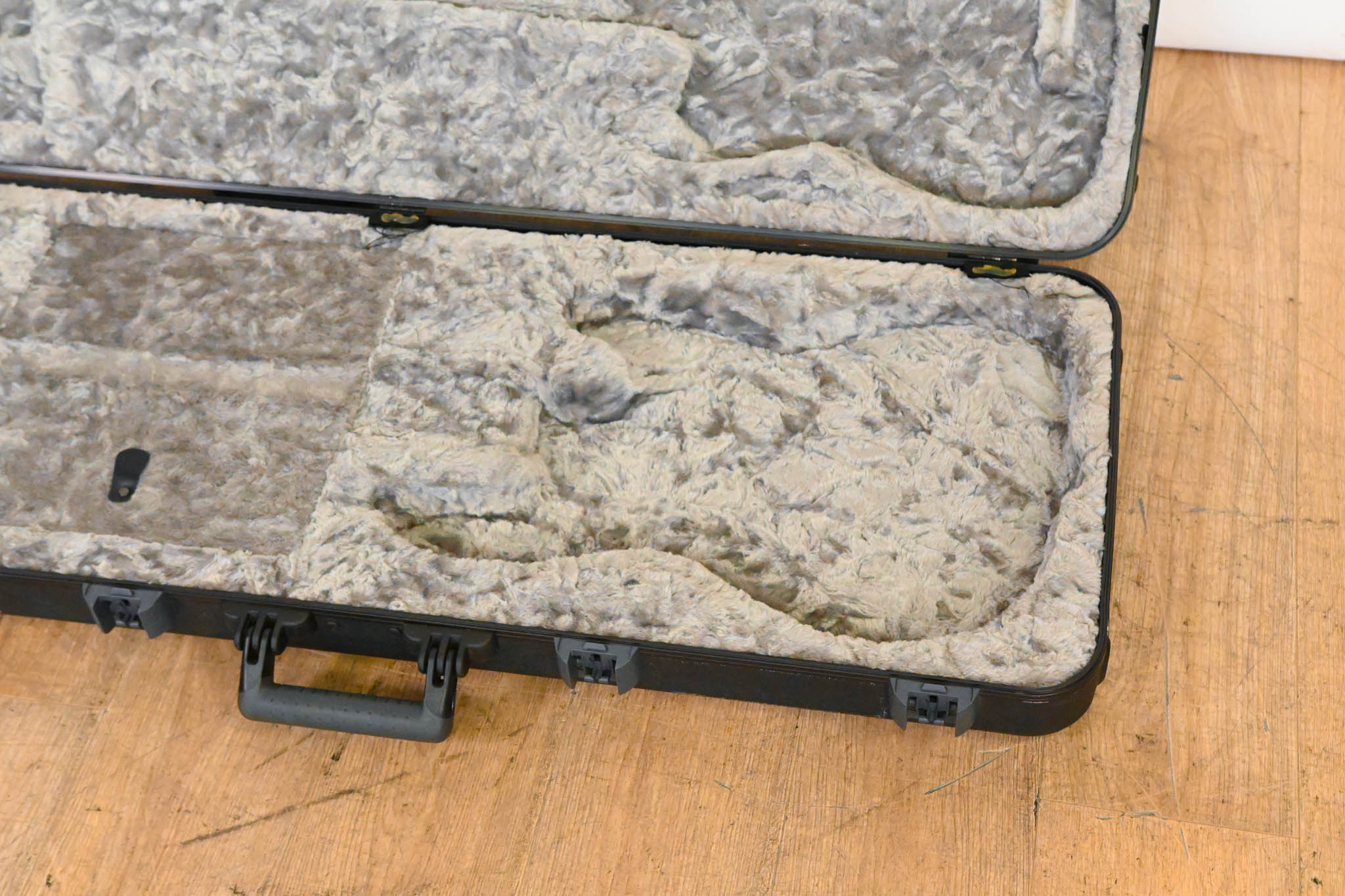 Fender Deluxe Molded Bass Case - Black