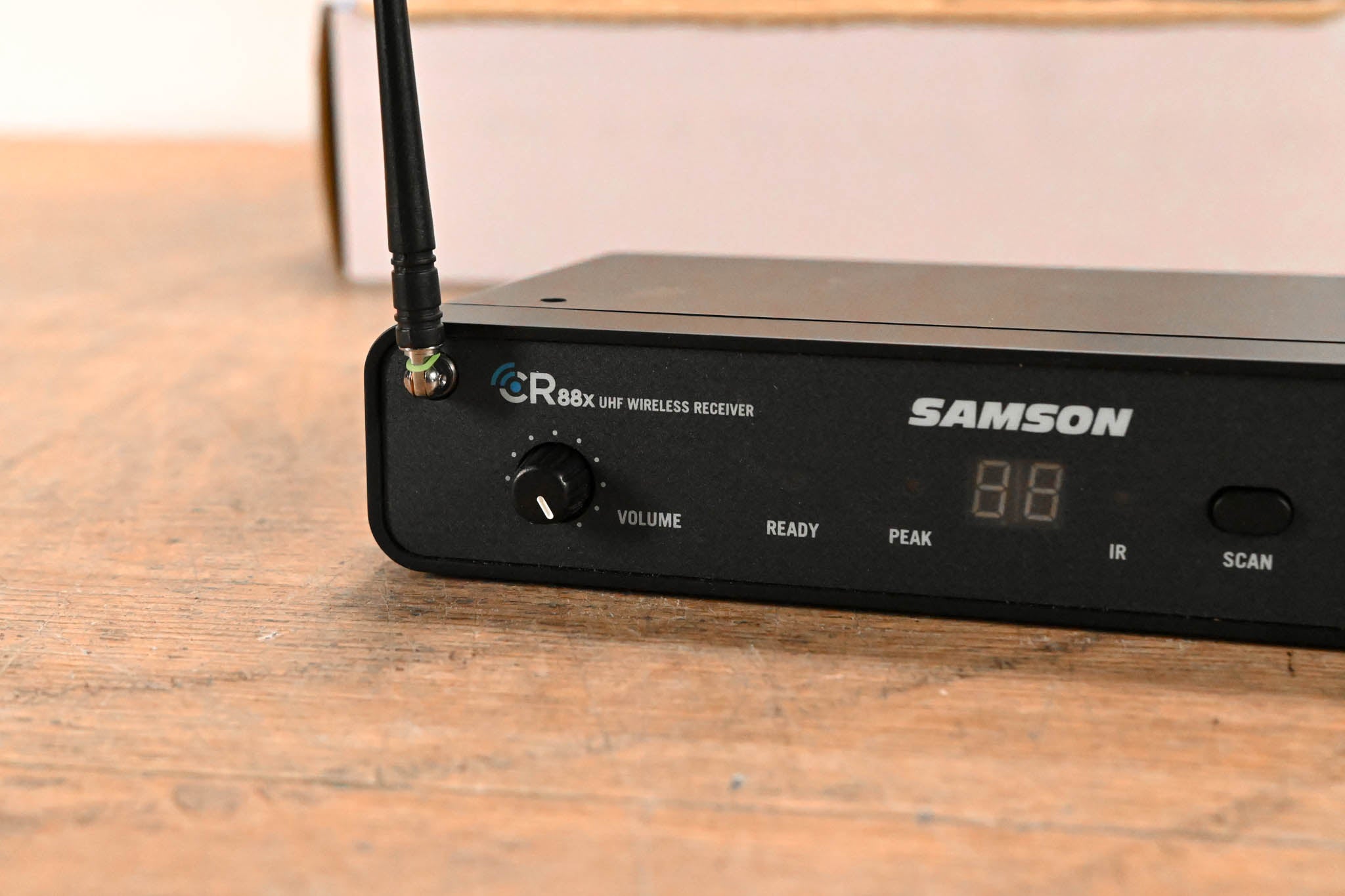 Samson Concert 88x Earset Wireless System with Microphone - 470-494 MHz