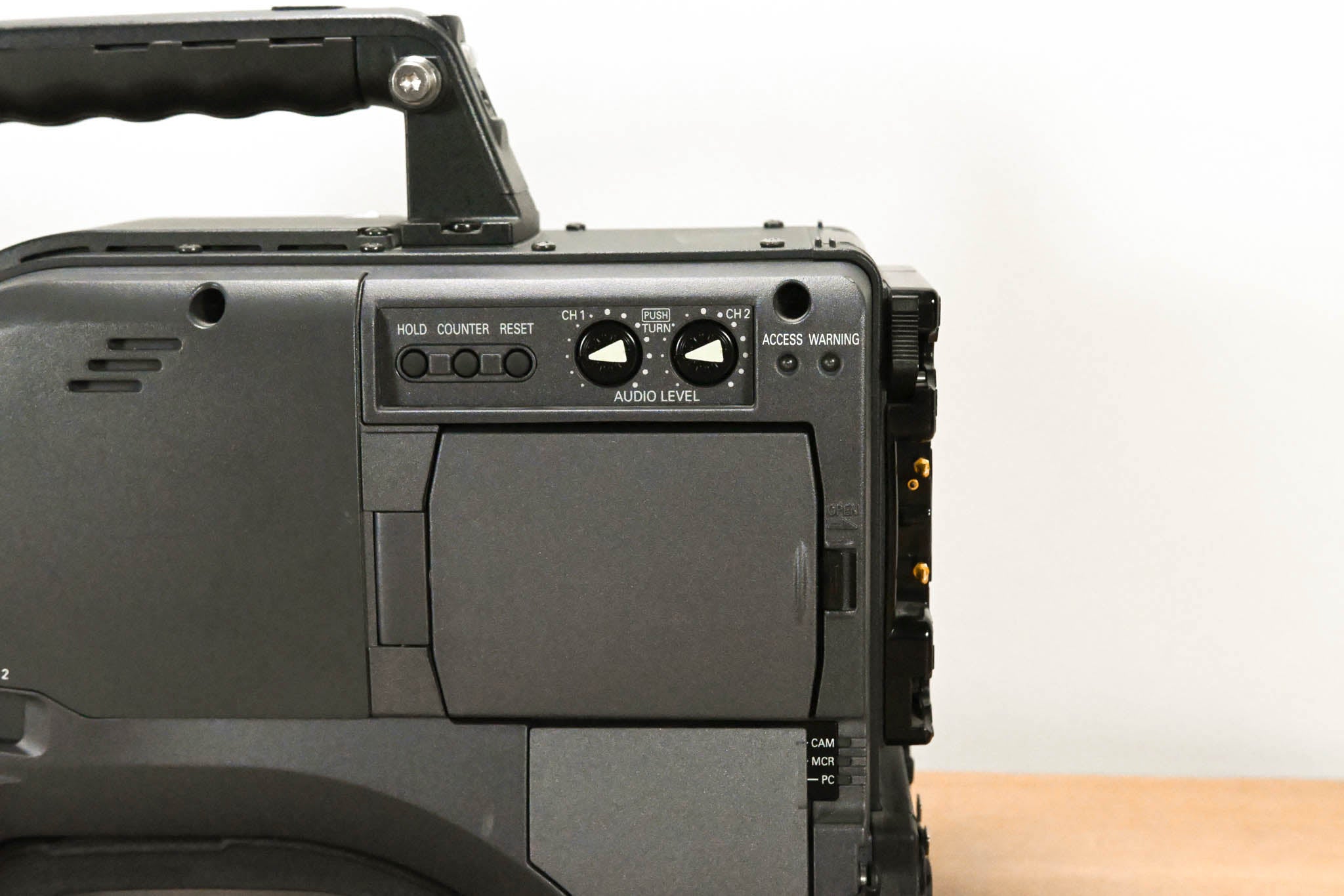 Panasonic AG-HPX500P 2/3" Shoulder-Mounted P2HD Camcorder