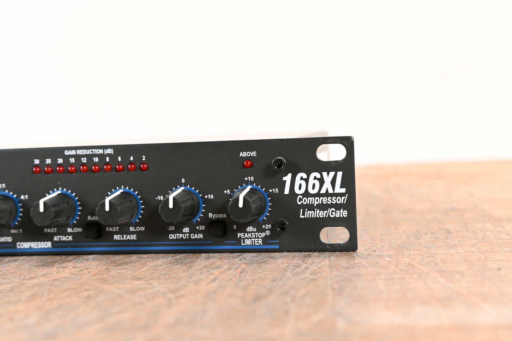 dbx 166XL 2-Channel Compressor/Limiter/Gate