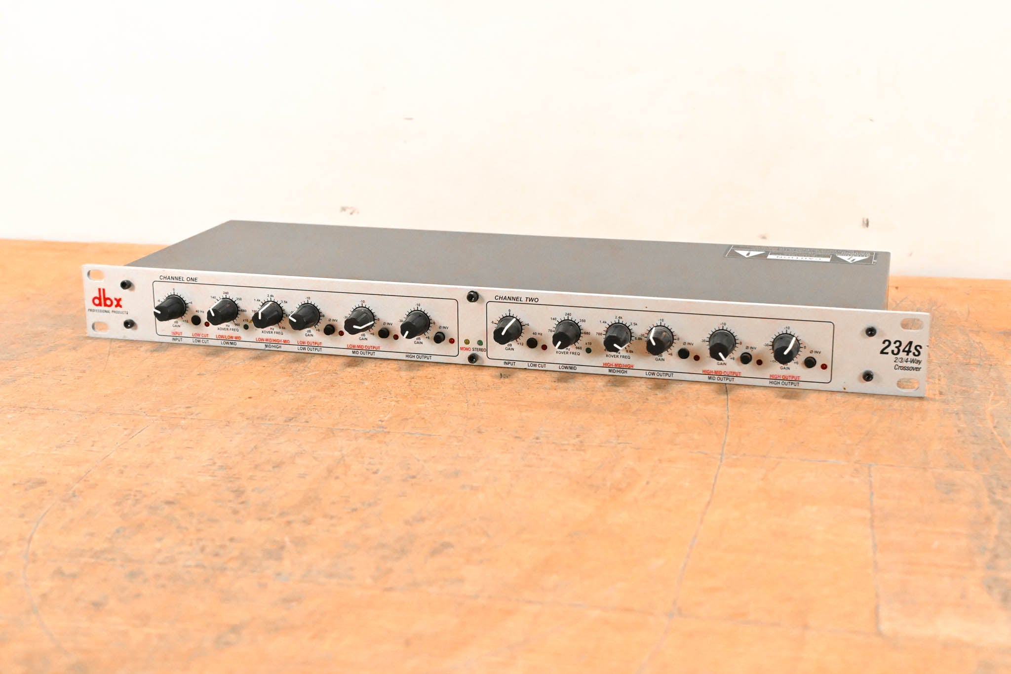 dbx 234s Stereo 2-Way, Mono 4-Way Crossover