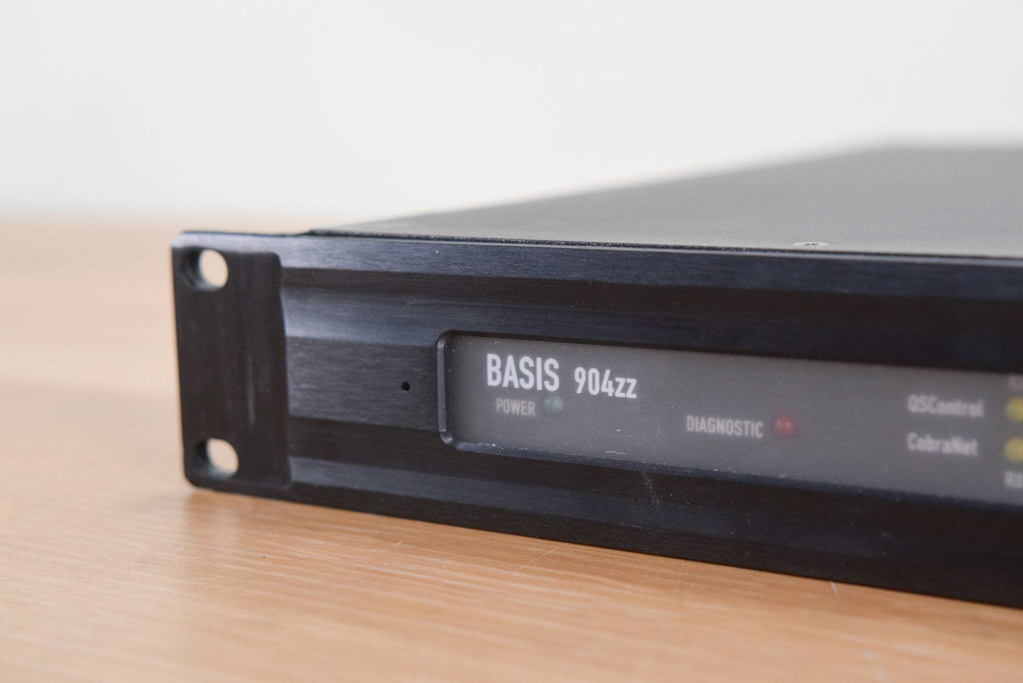 QSC Basis 904zz Amplifier/Loudspeaker Control Processor