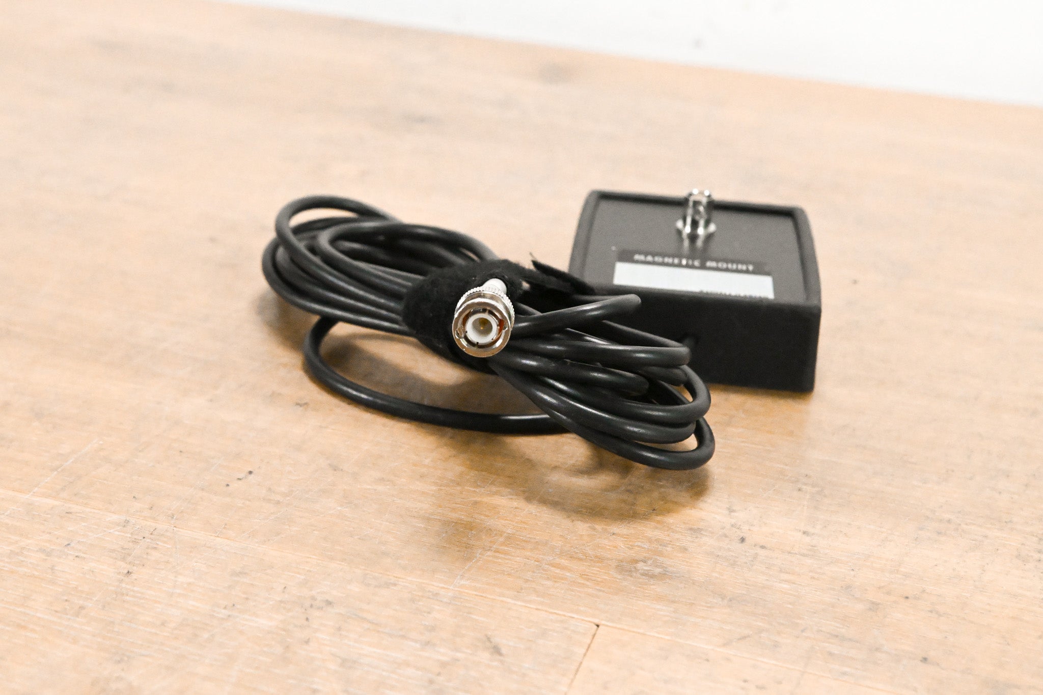 Radiall / Larsen BNC-BNC Magnet Mount