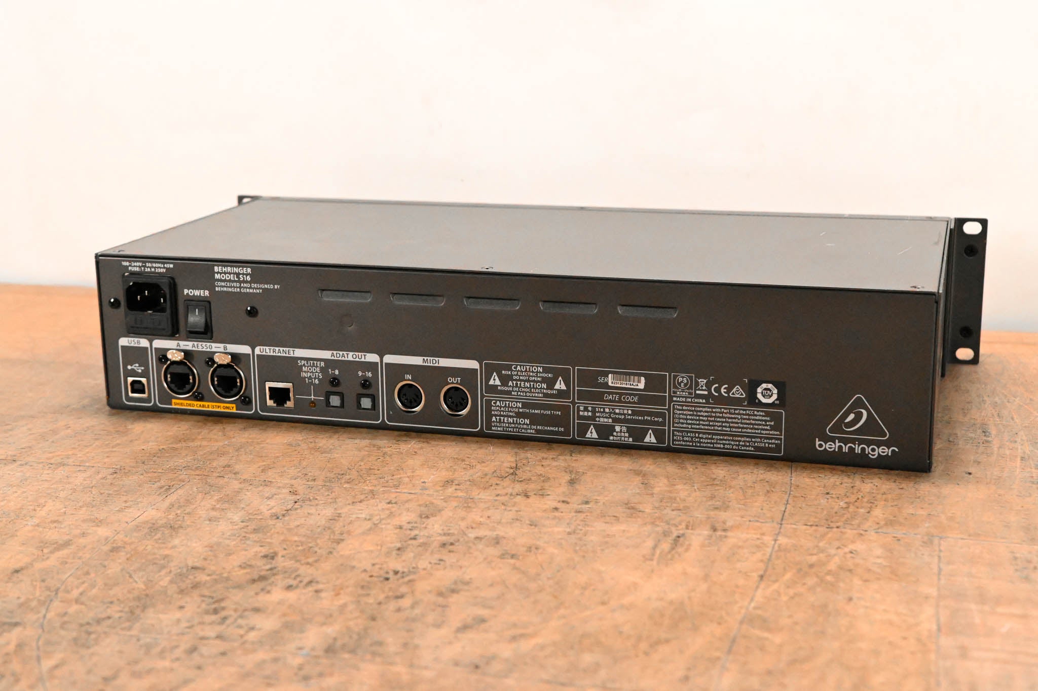 Behringer S16 16 x 8 Digital Stage Box