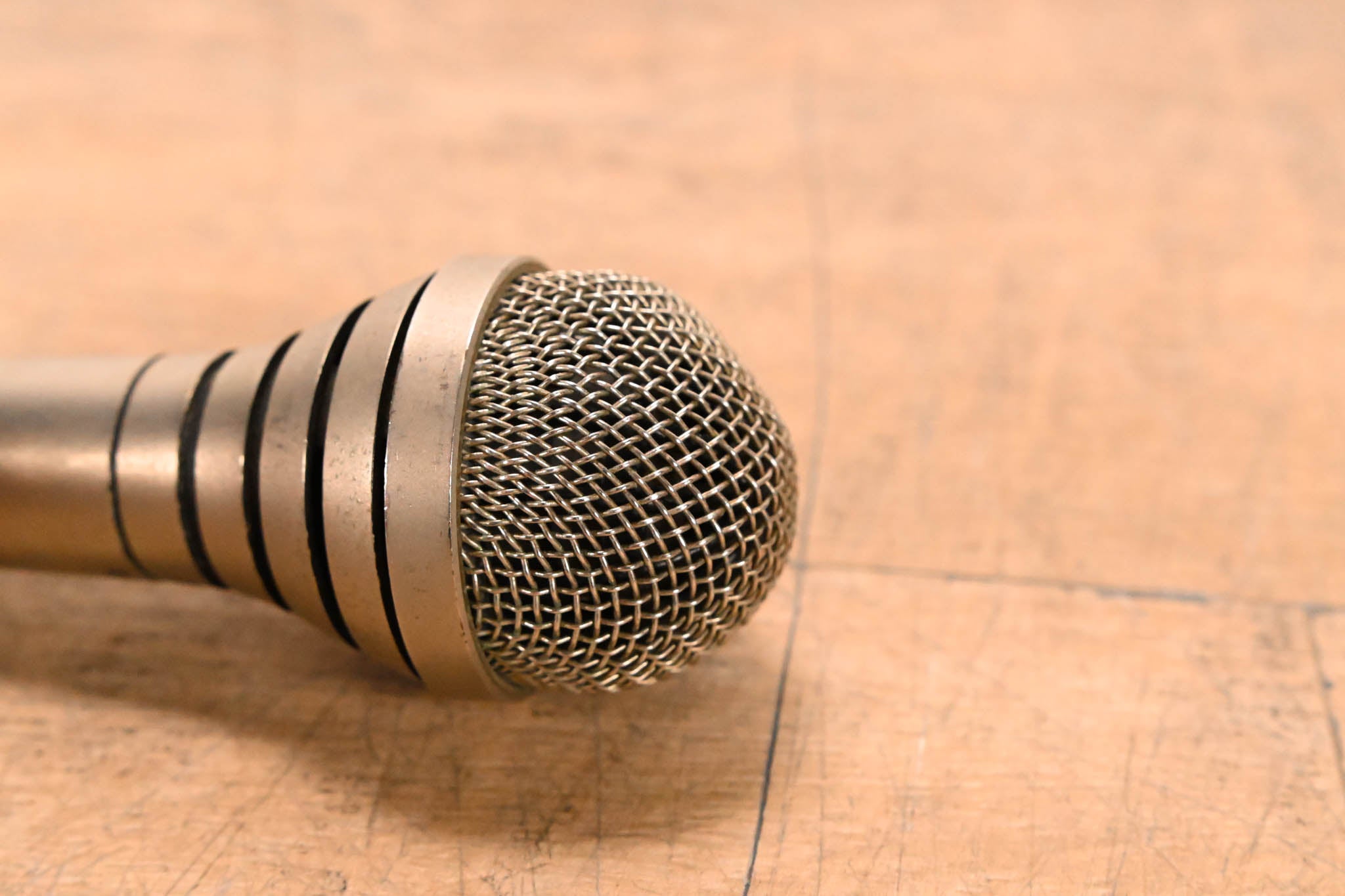 AKG D330BT Hypercardioid Dynamic Microphone