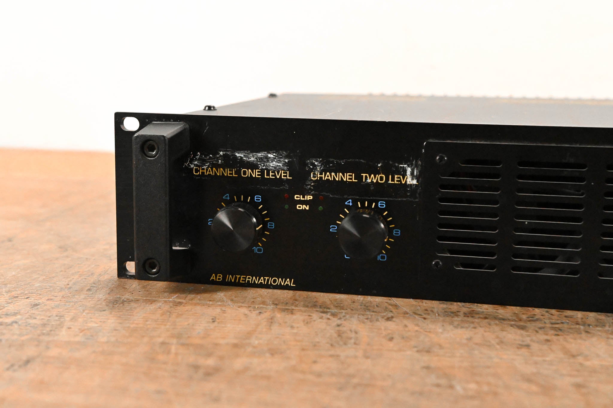 AB International 1650 2-Channel Power Amplifier