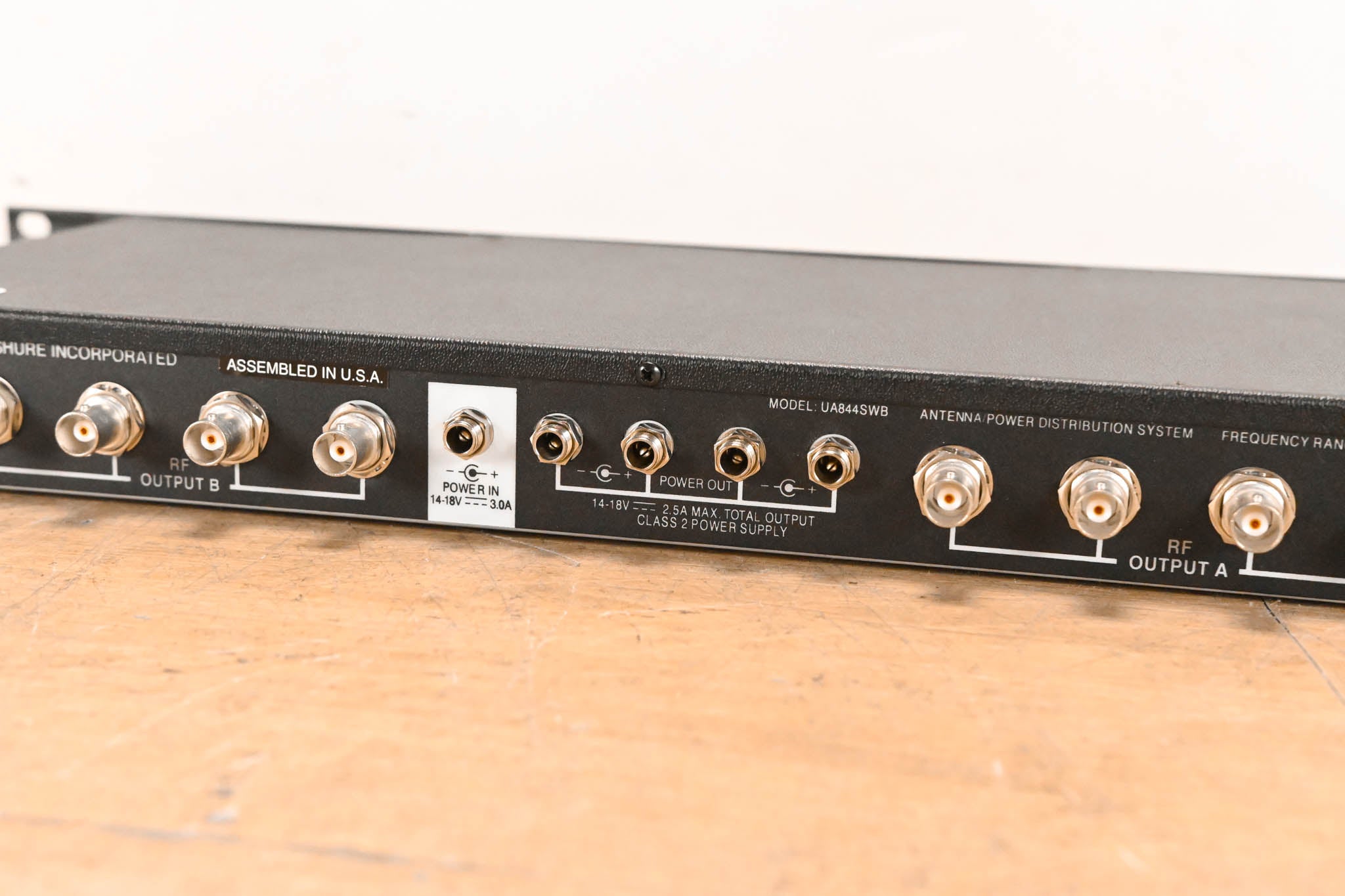 Shure UA844SWB Antenna Distribution System - 470-952 MHz (NO PSU)