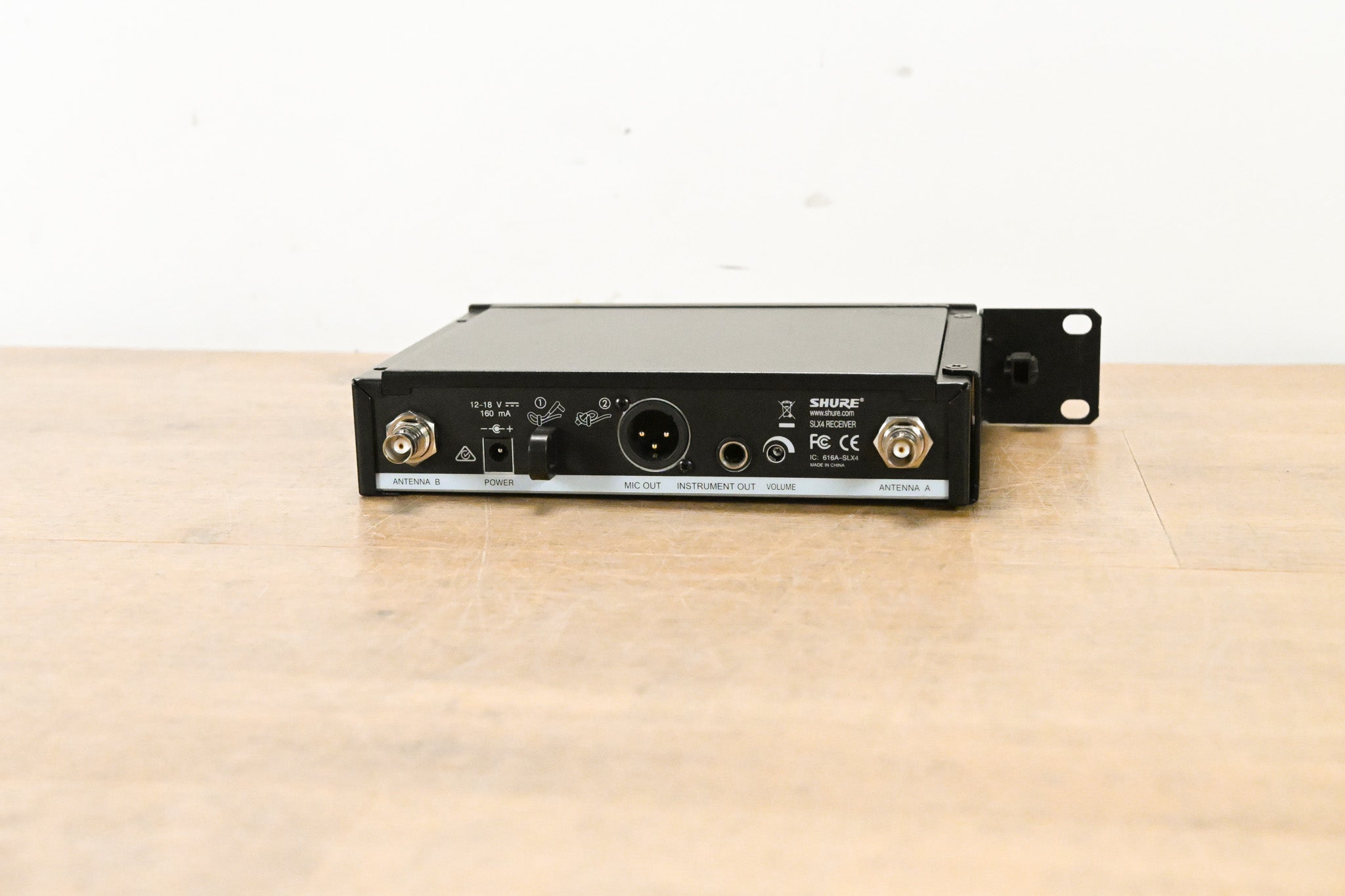 Shure SLX4 Wireless Receiver - G4 Band: 470-494 MHz (NO POWER SUPPLY)
