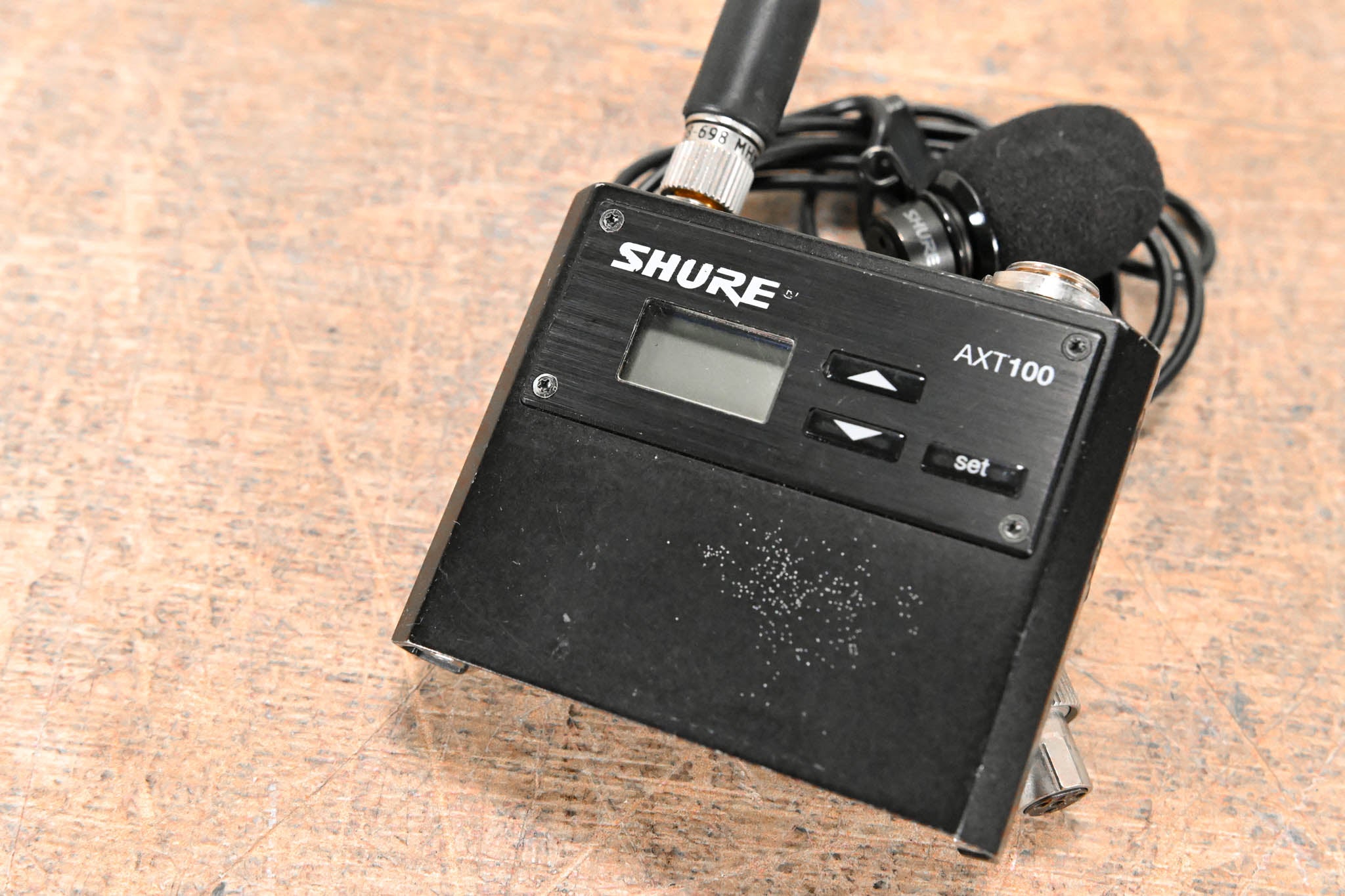 Shure AXT100 Bodypack Transmitter - J5 Band: 578-638 MHz CG01BMM