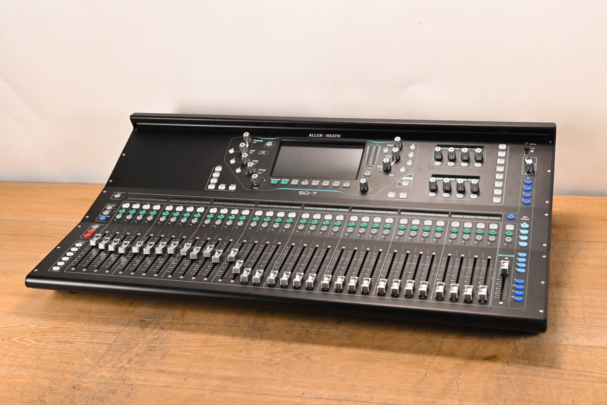 Allen & Heath SQ-7 48-Channel / 36-Bus Digital Mixer