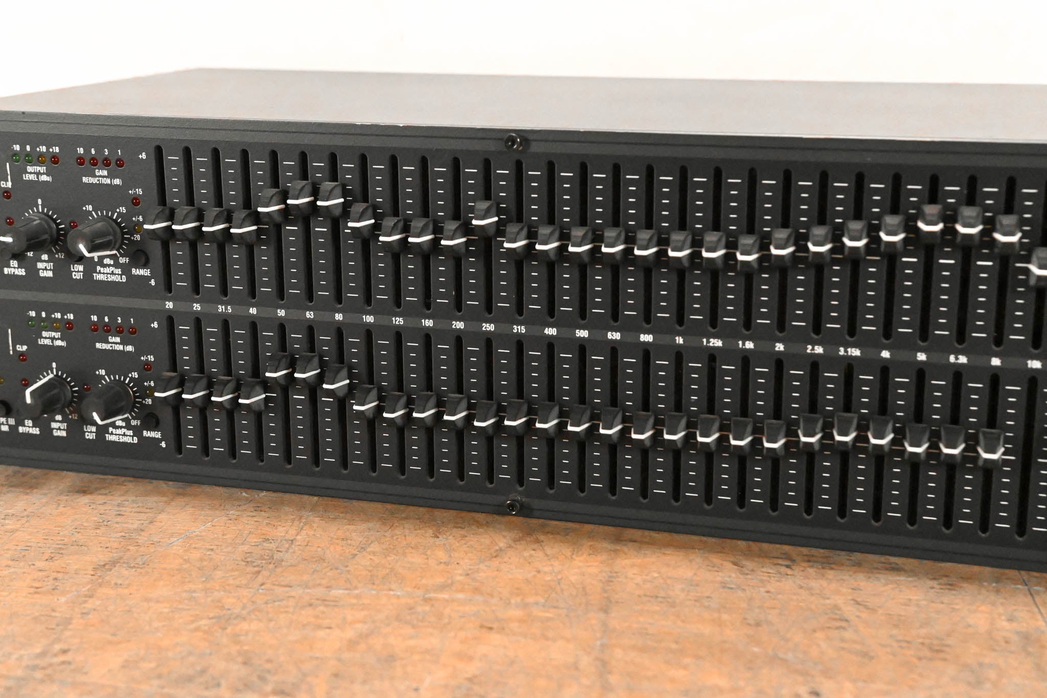 dbx 2231 Dual-Channel 31-Band Graphic Equalizer/Limiter