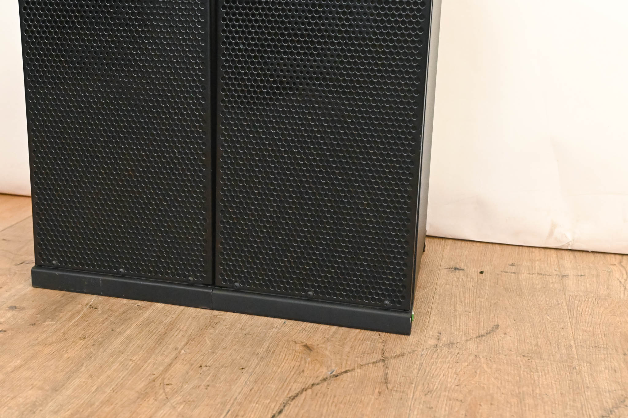 Electro-Voice (EV) XLE181 8" 2-Way Passive Line Array Speaker (PAIR)