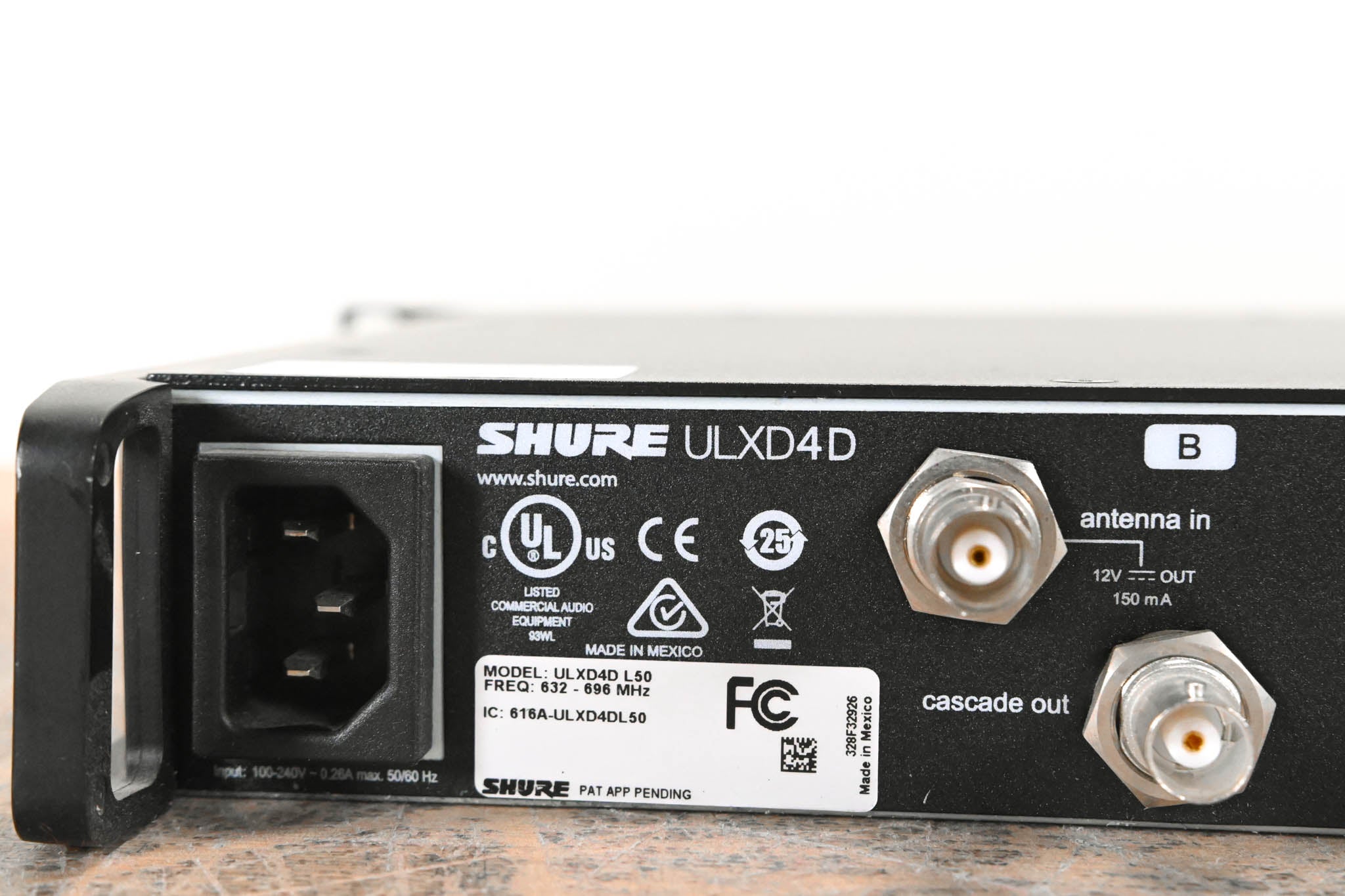 Shure ULXD4D Dual-Channel Digital Wireless Receiver L50 Band: 632-696MHz