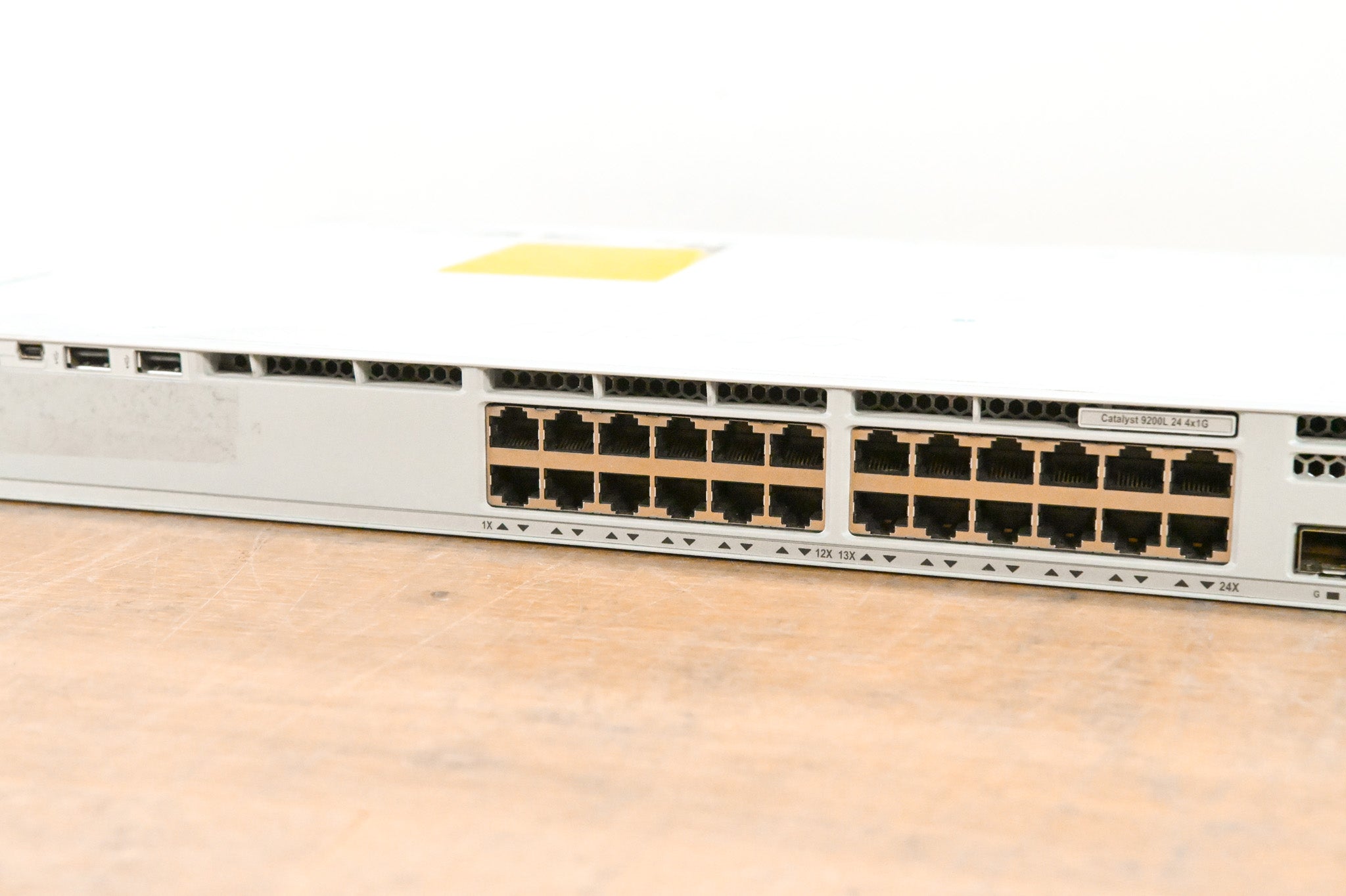 Cisco Catalyst C9200L-24T-4G-E V01 24-Port PoE+ Switch with 4x1G Uplinks