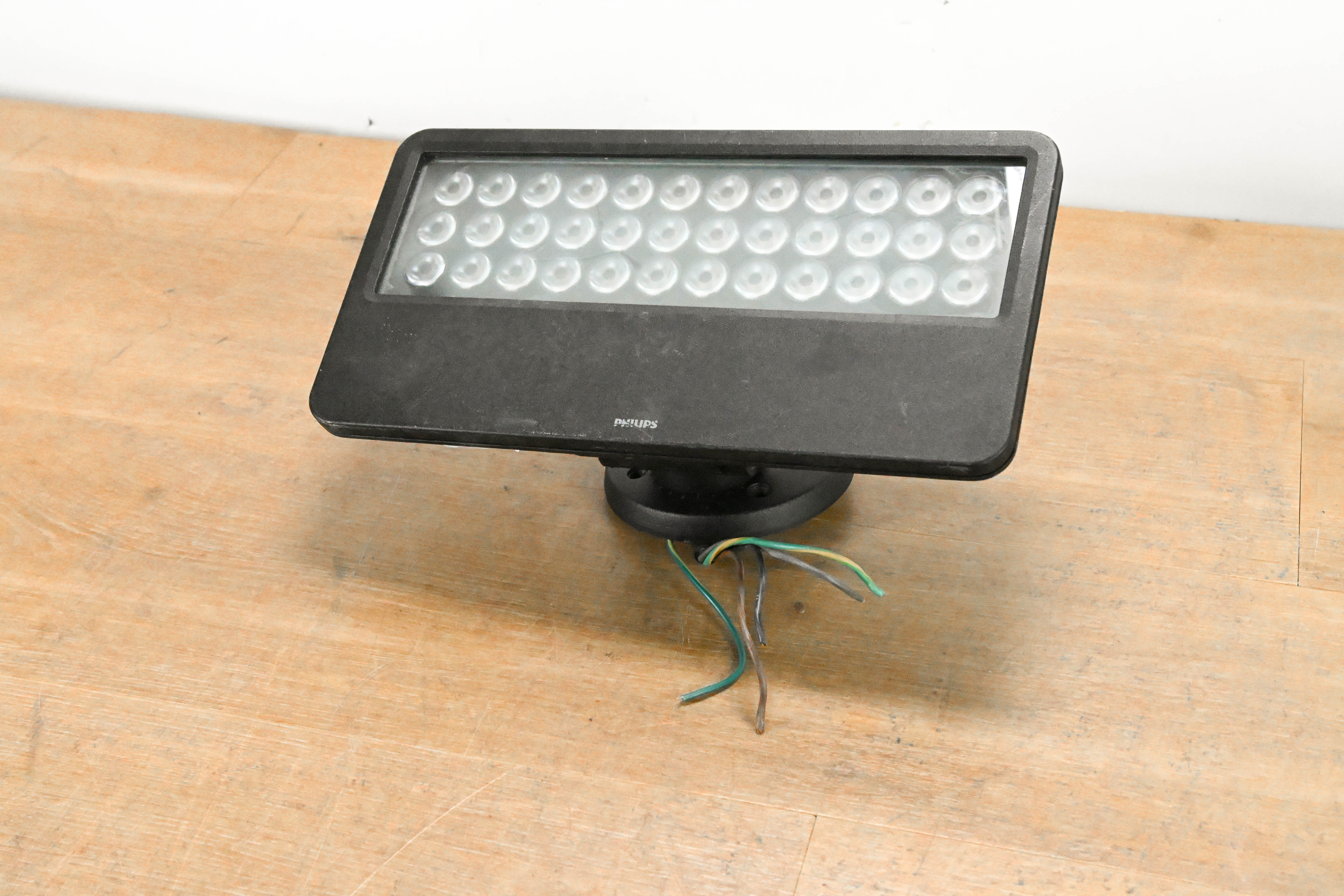 Philips iW Blast Powercore 21° Frosted Lens LED Fixture - Black