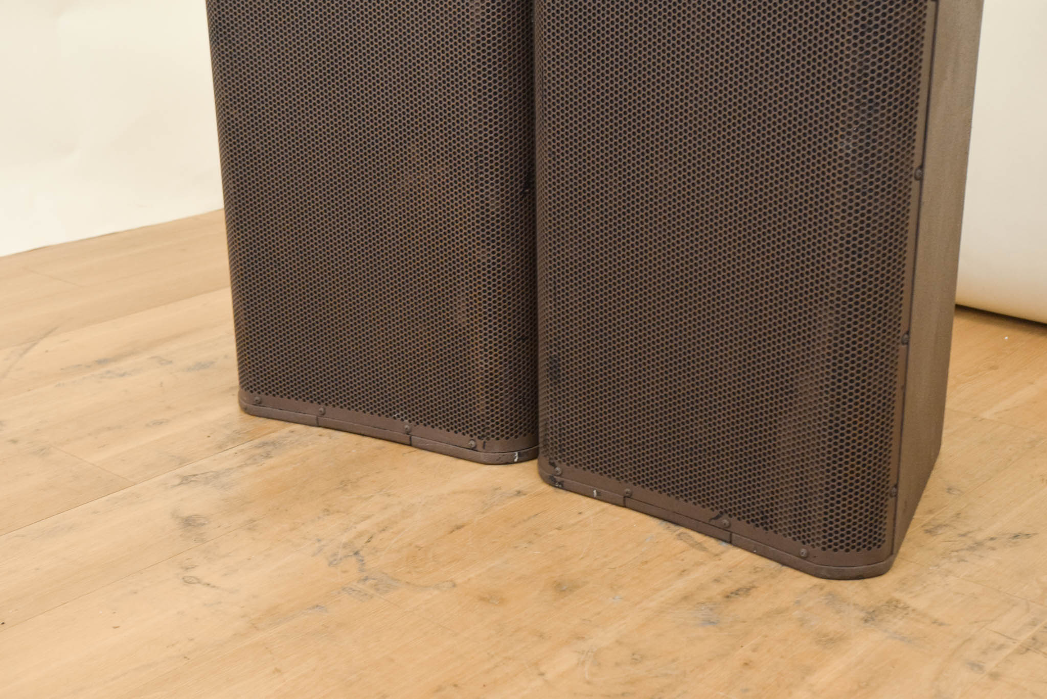 QSC AP-5152 2-Way Acoustic Performance Loudspeaker (PAIR)