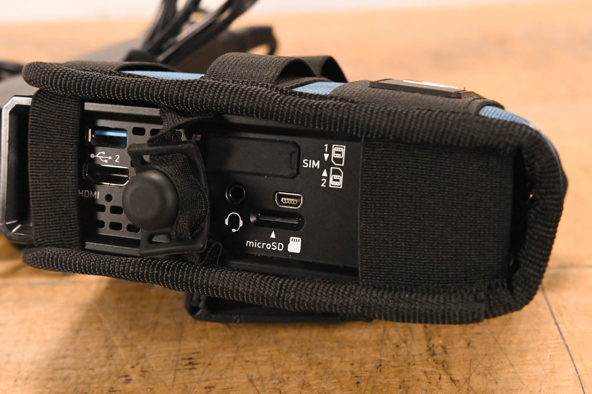 LiveU LU200 Camera-Mount Unit w/ SDI/HDMI Inputs