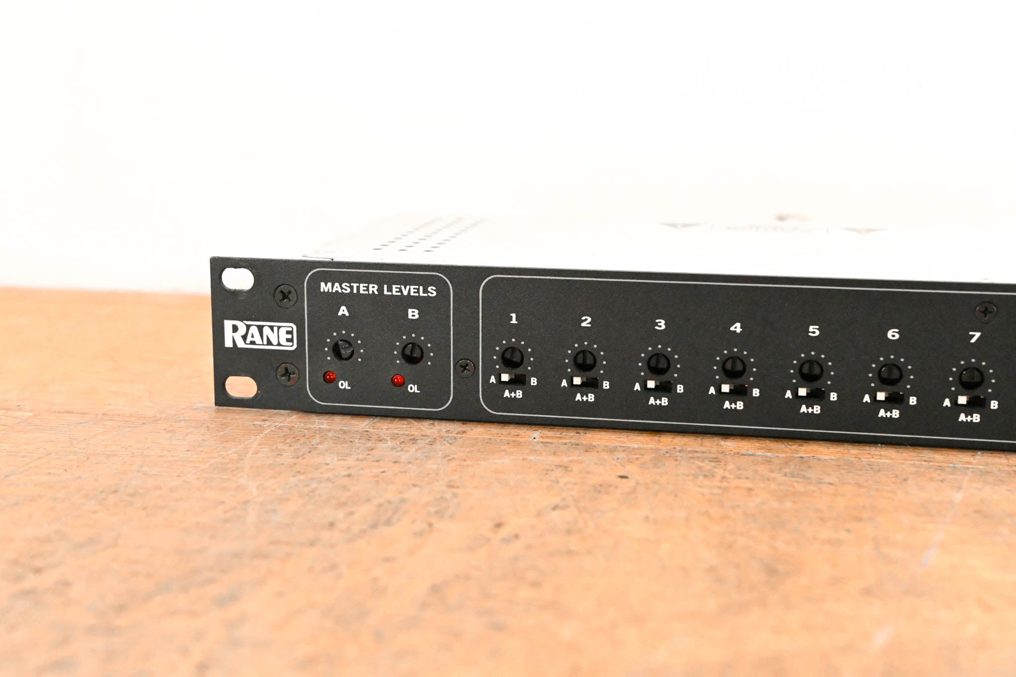 Rane DA216S 2-Input, 16-Output Distribution Line Amplifier