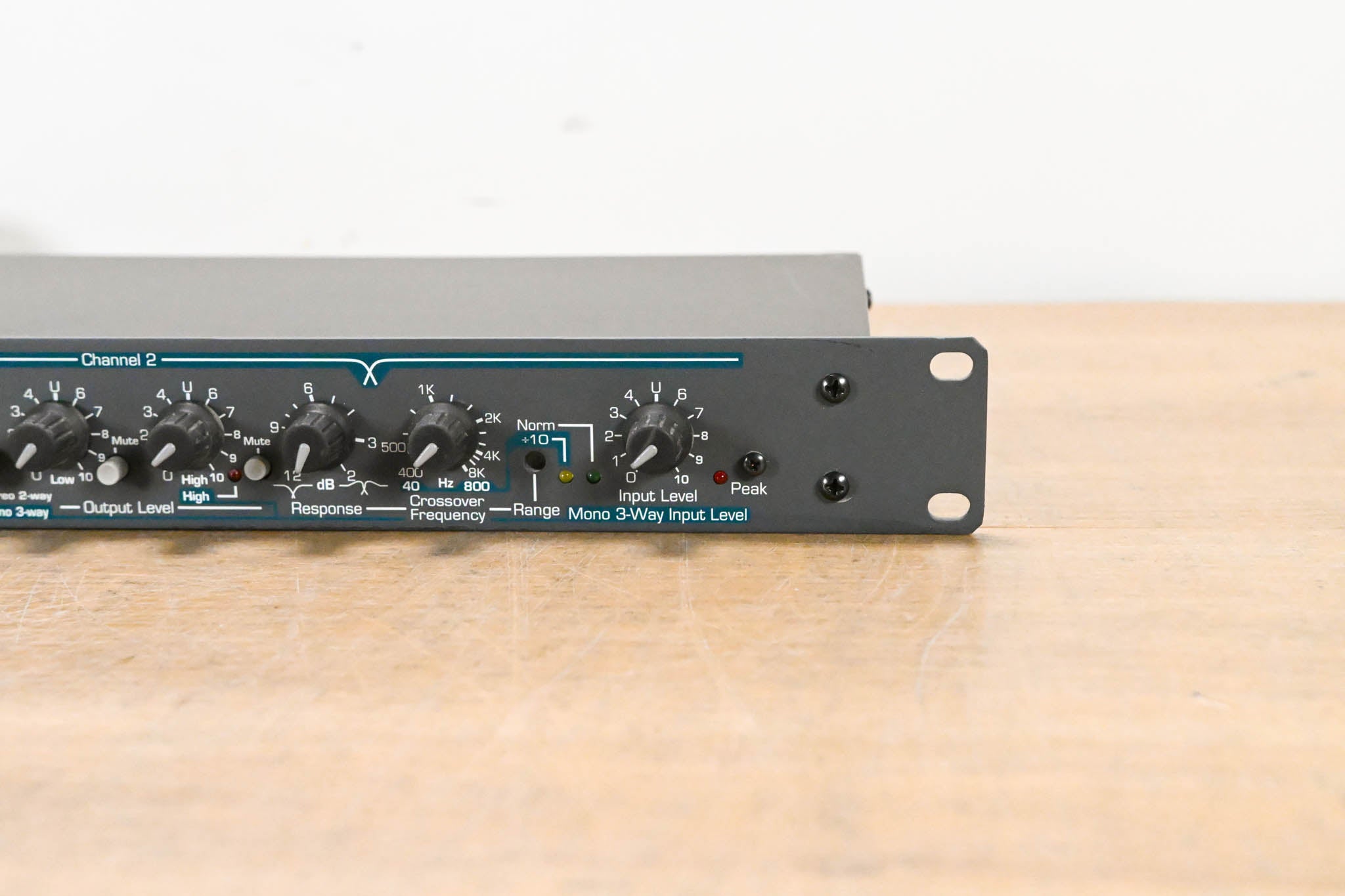 Ashly XR-1001 Stereo 2-Way, Mono 3-Way Crossover
