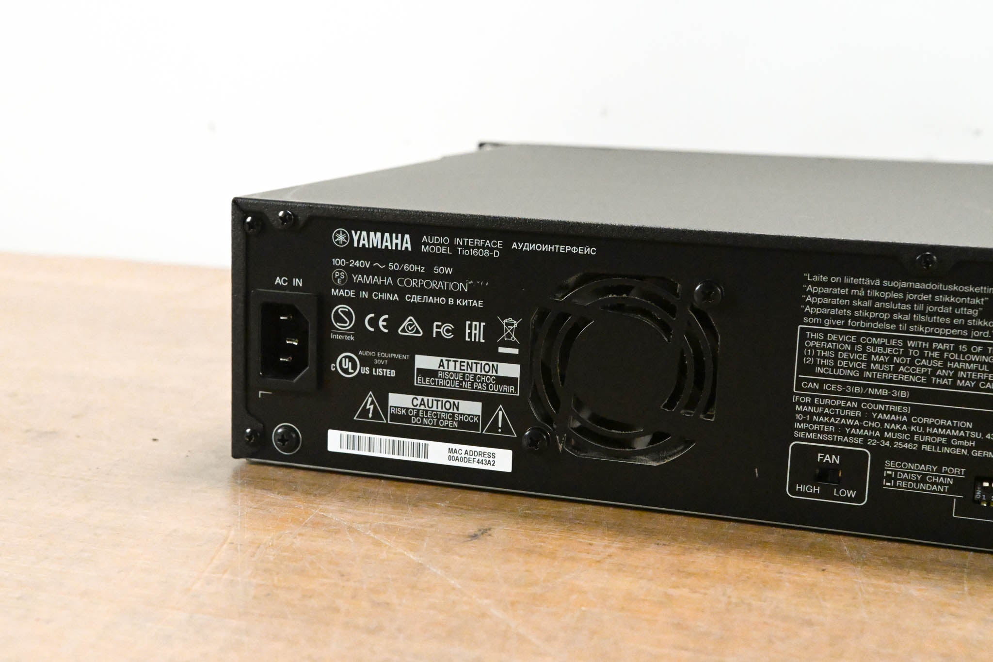 Yamaha Tio1608-D 16-Input/8-Output Dante Stagebox for TF Series Mixers