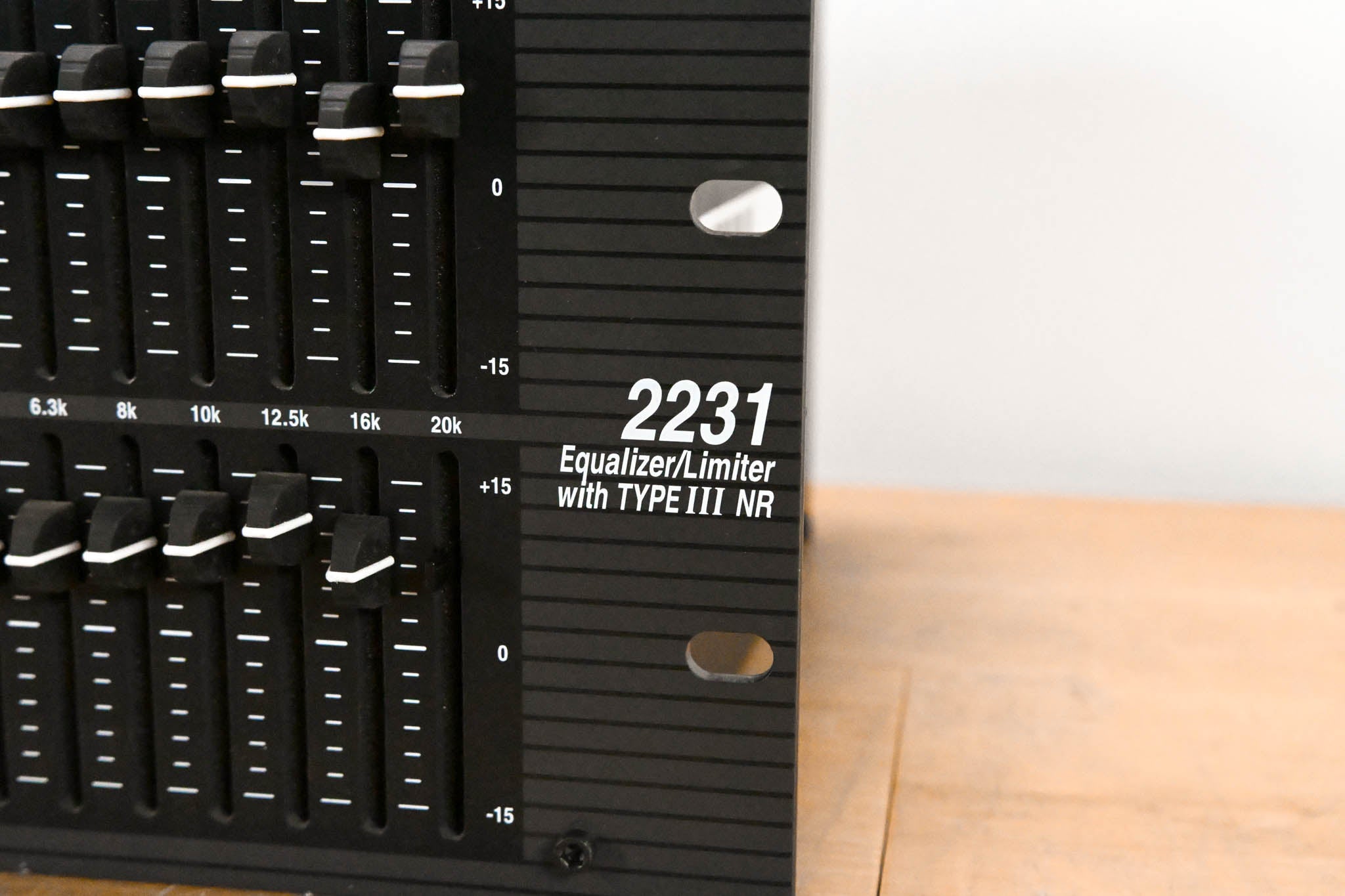 dbx 2231 Dual-Channel 31-Band Graphic Equalizer/Limiter