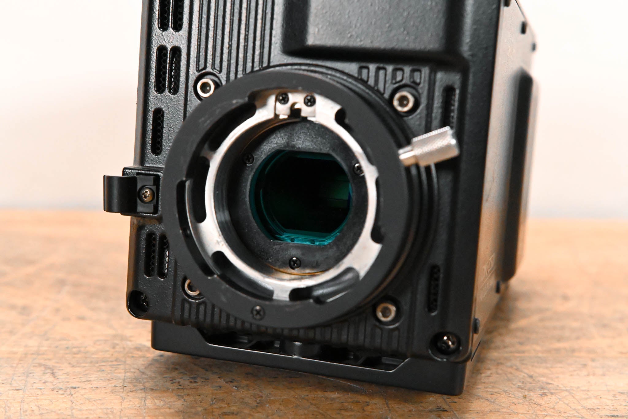 Hitachi DK-Z50 Multi-Format HDTV/SD Box Camera