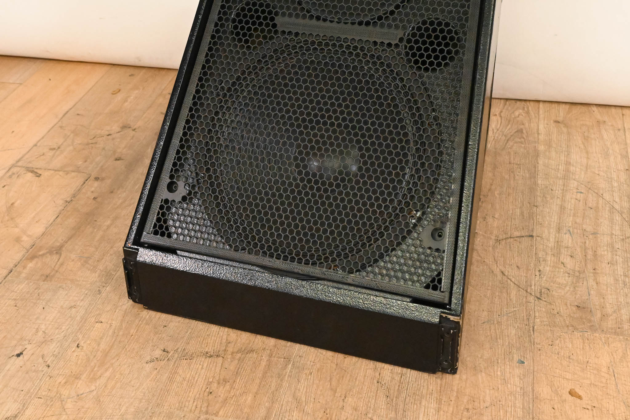 Meyer Sound DF-4 Medium-Throw Down Fill Self-Powered Loudspeaker