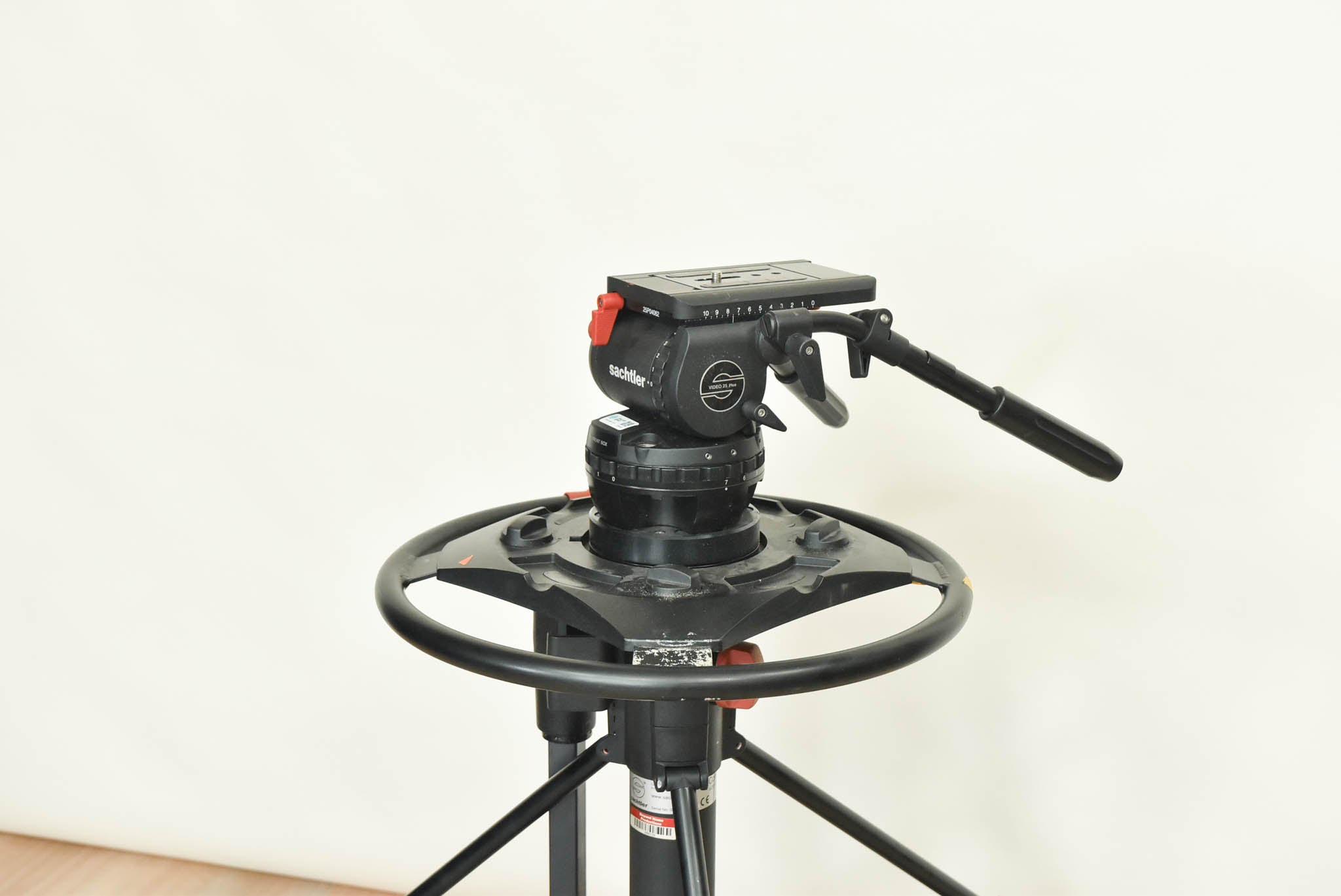 Sachtler Video 25 Plus With 5199 Combi Pedestal 1-40