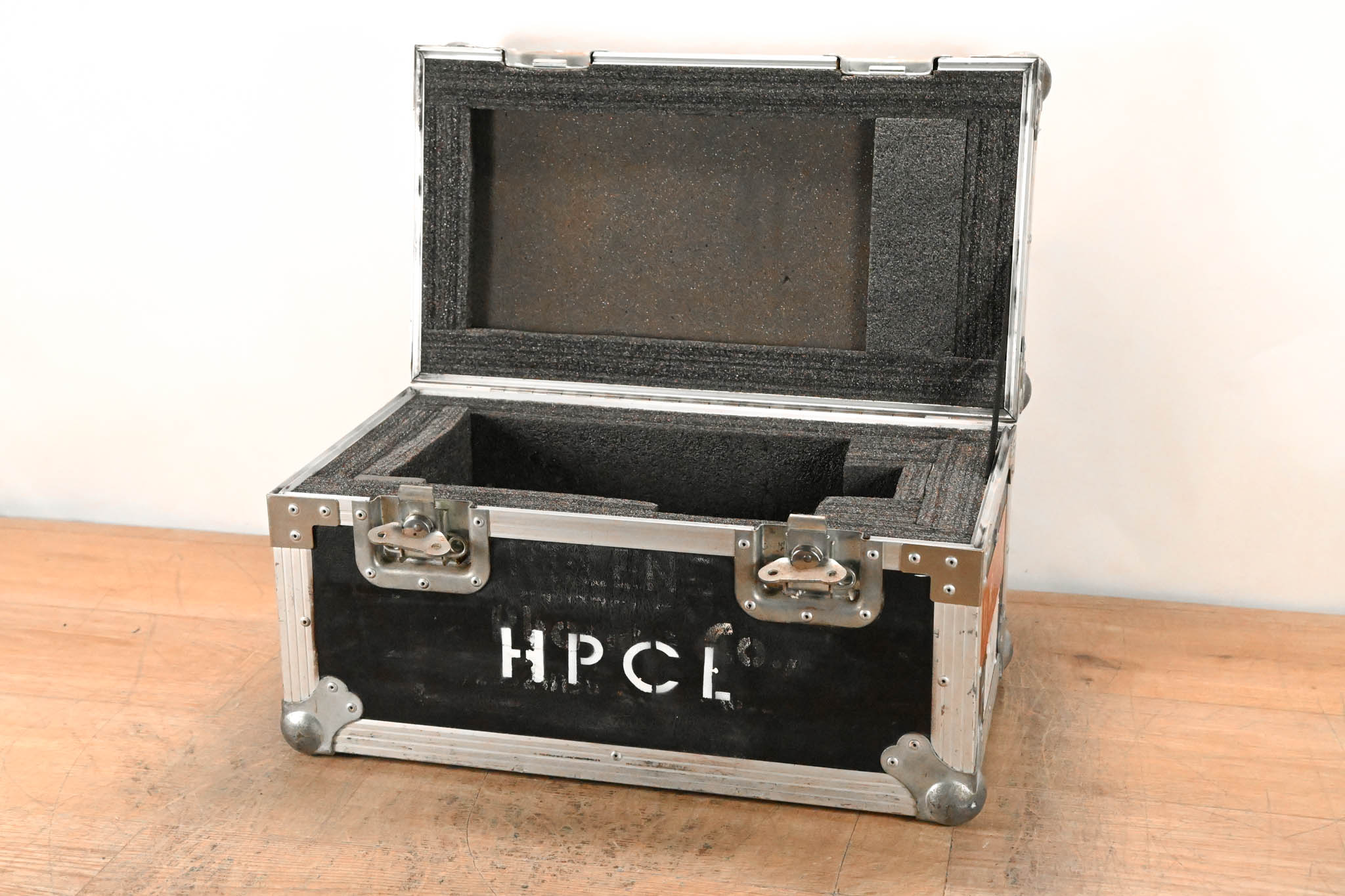 Unbranded Anvil Case - Interior Dimensions 19.25" x 11.25" x 10.5"