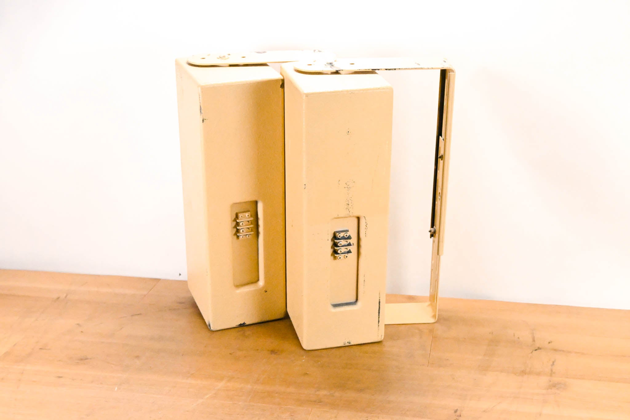EAW UB52 Two-Way Full-Range Loudspeaker (PAIR)