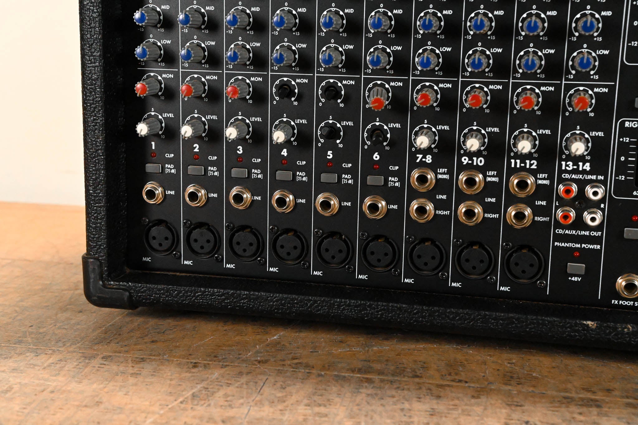 Harbinger LP9800 LVL Series Powered Mixer