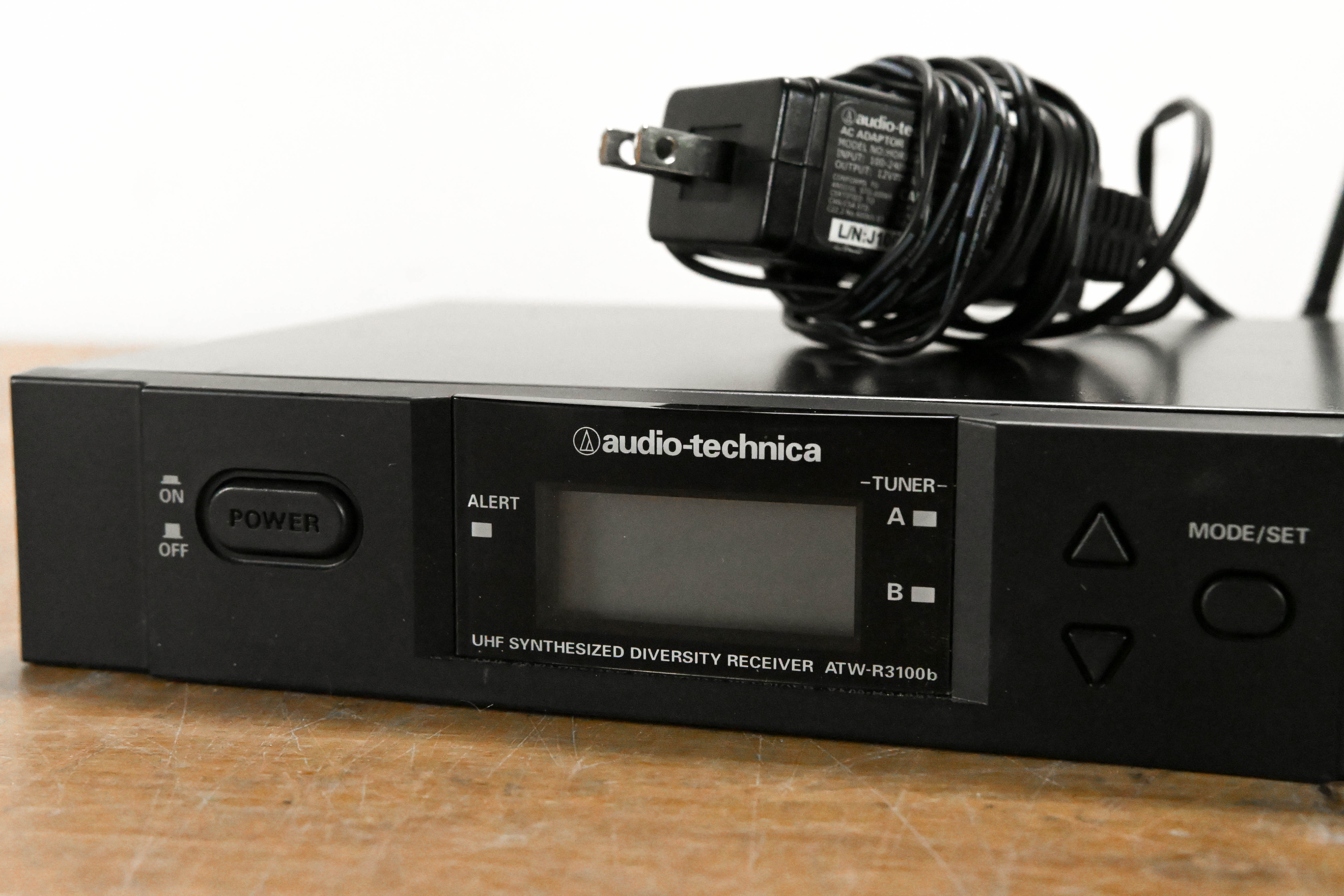 Audio-Technica ATW-R3100bC Receiver w/ ATW-T341bC Mic 541-566 MHz