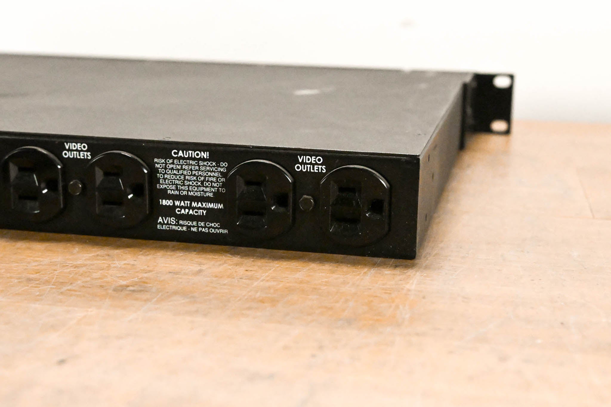 Furman Elite-15i Power Conditioner with Lights (7-Outlet, 15-Amp)