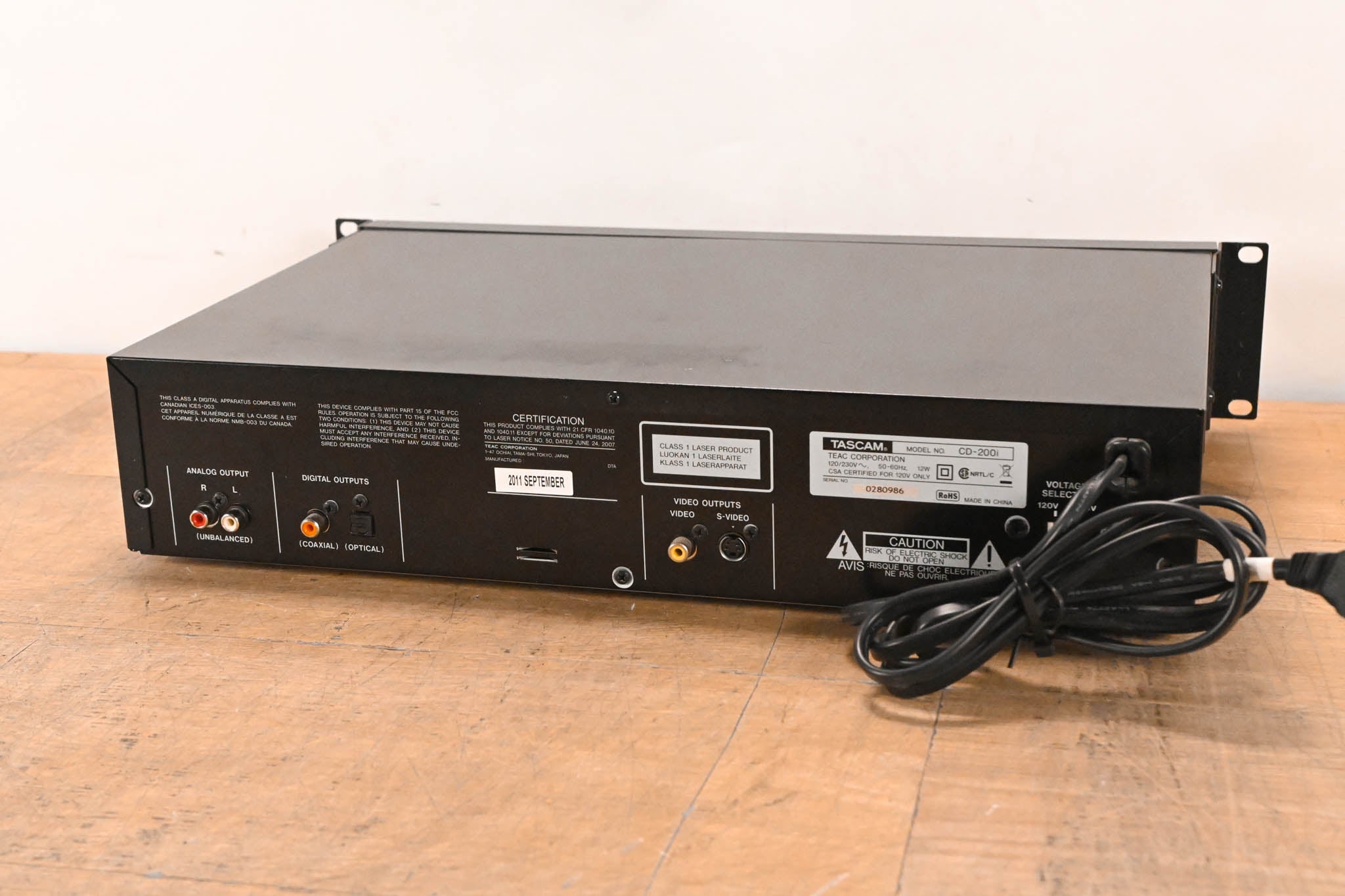 TASCAM CD-200i Rackmountable CD Player with iPod Dock