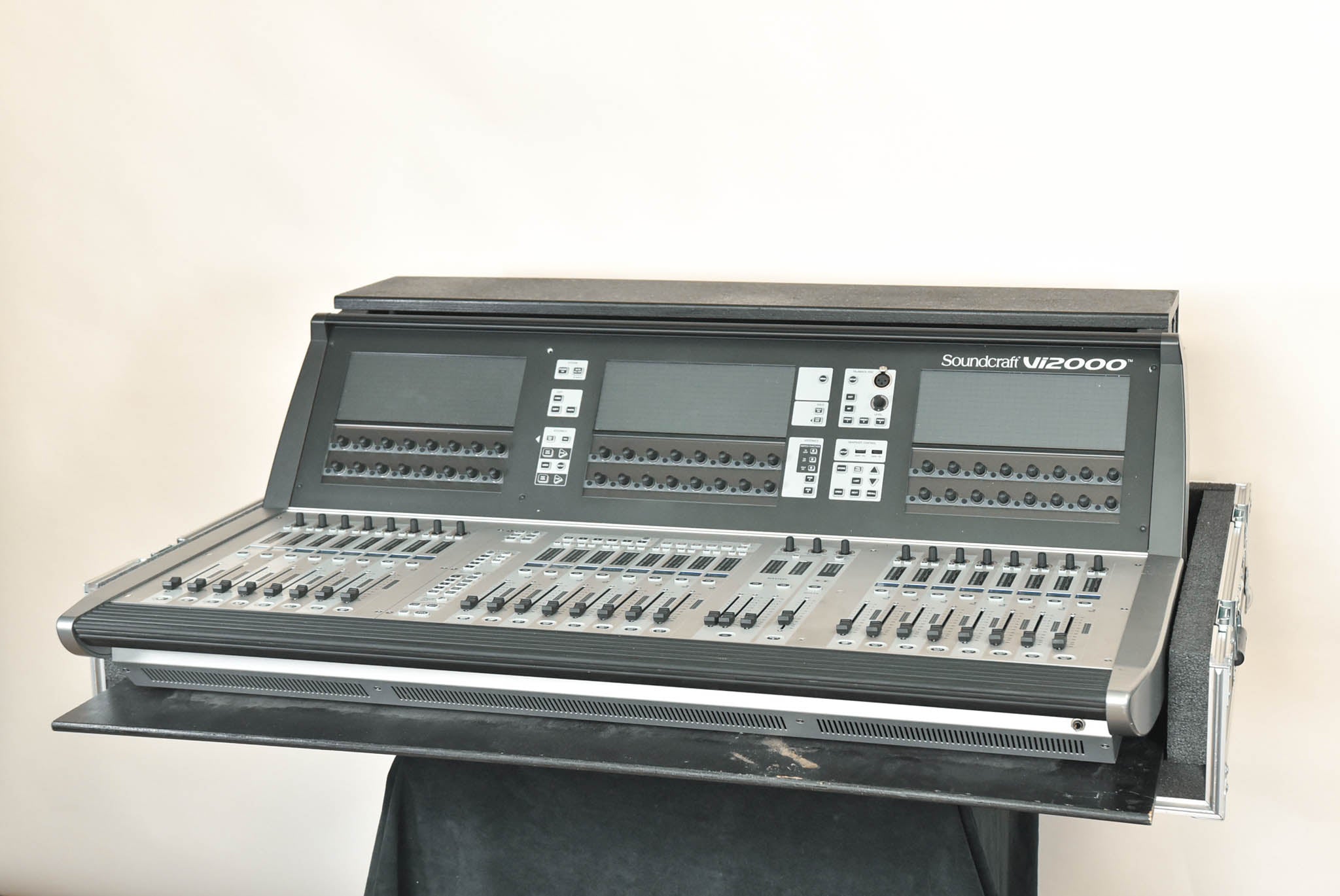 Soundcraft Vi2000 Live Digital Mixing System with Stage Rack