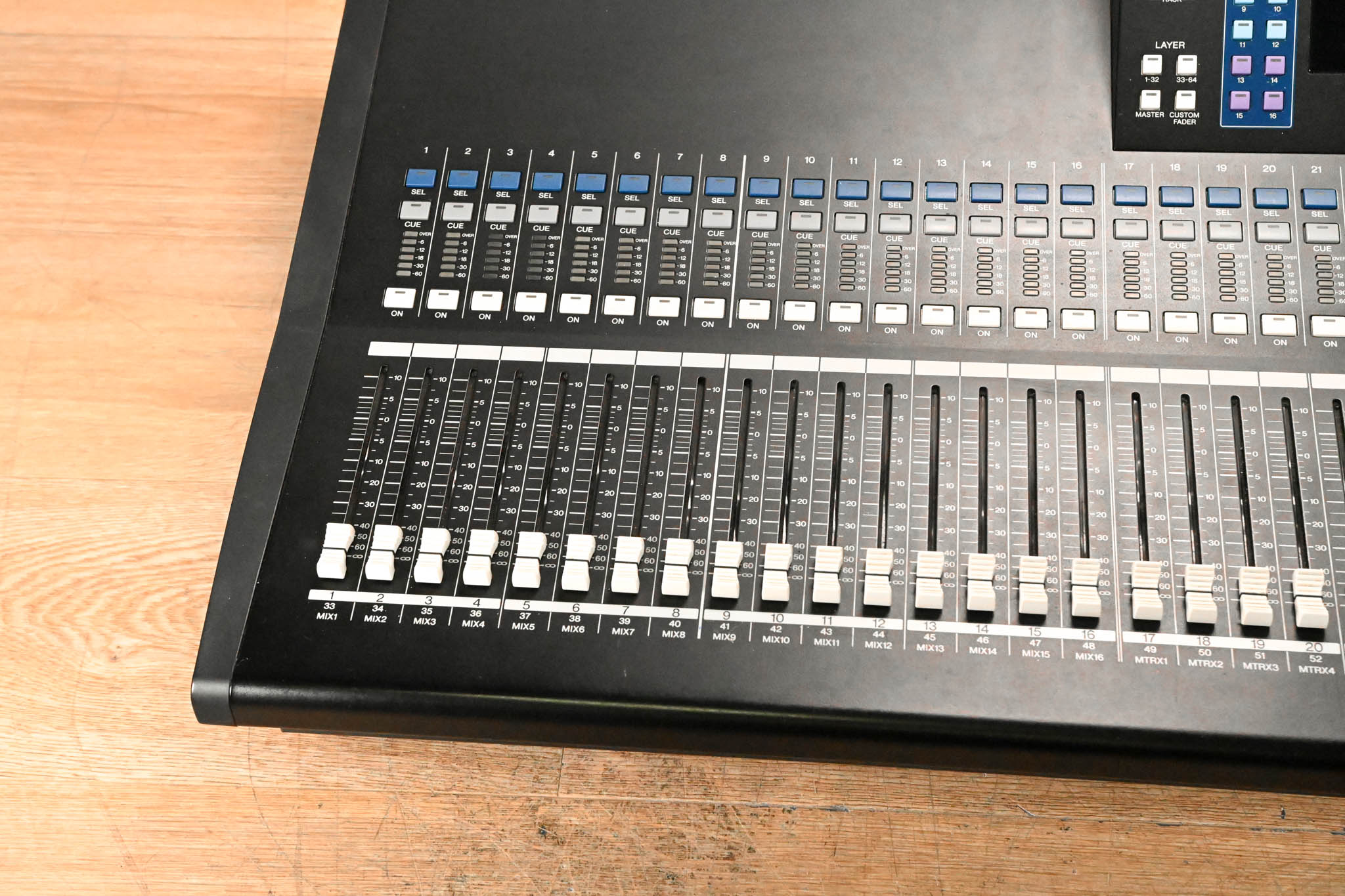 Yamaha LS9-32 32-Input Digital Mixing Console