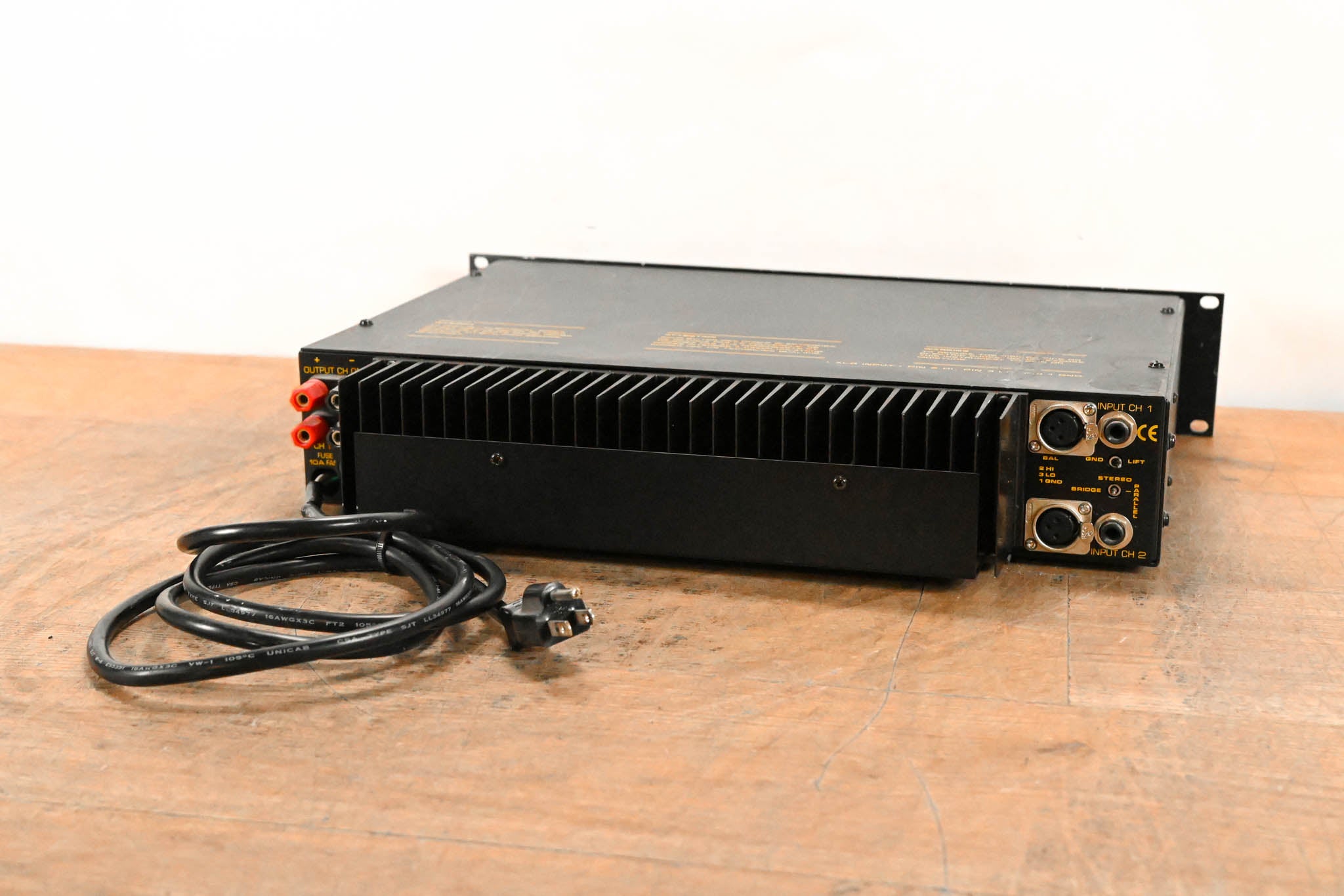 AB International 1650 2-Channel Power Amplifier