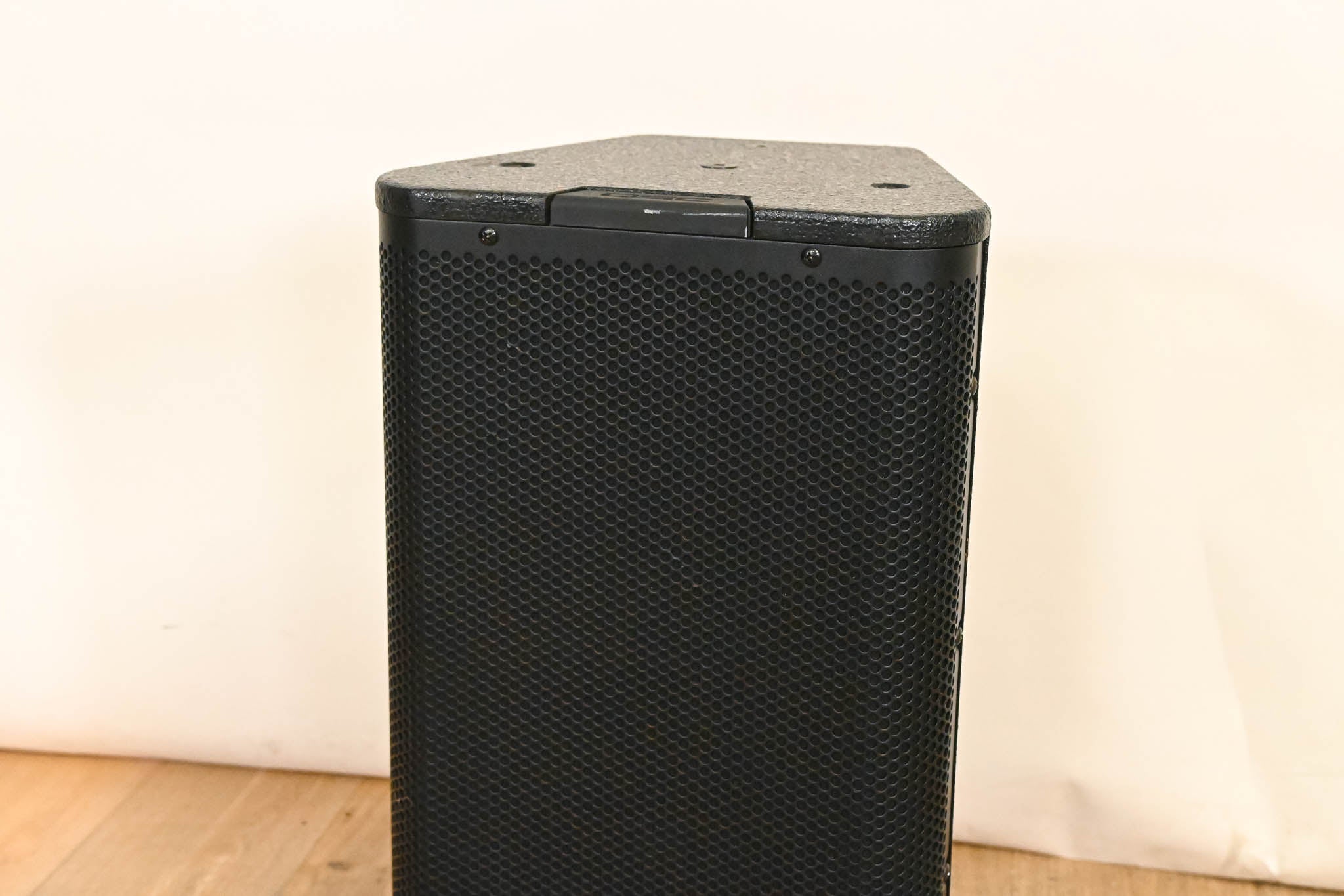 QSC AP-5102 2-Way Acoustic Performance Loudspeaker - Black